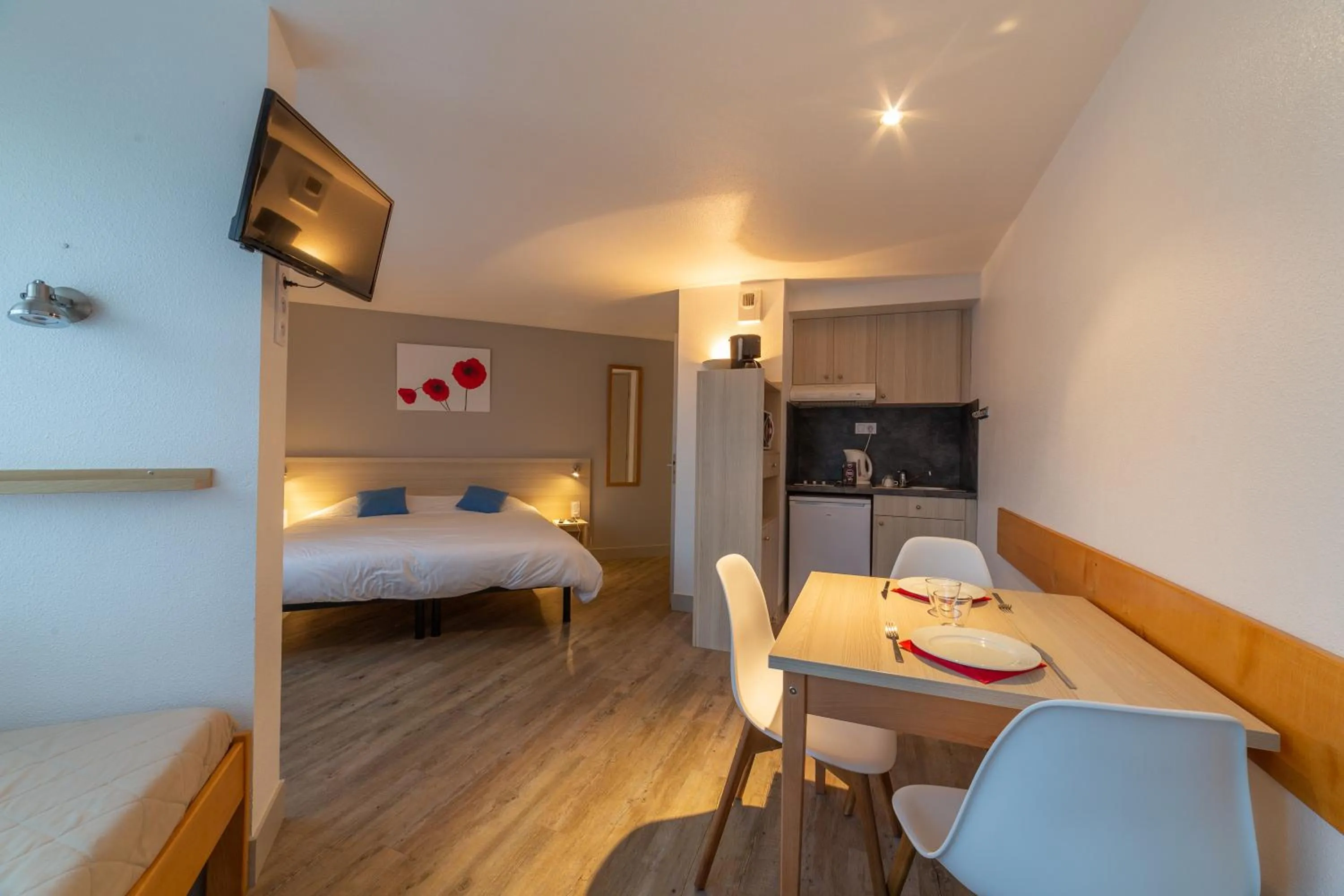 Photo of the whole room, Bed in VVF Normandie Veules-les-Roses