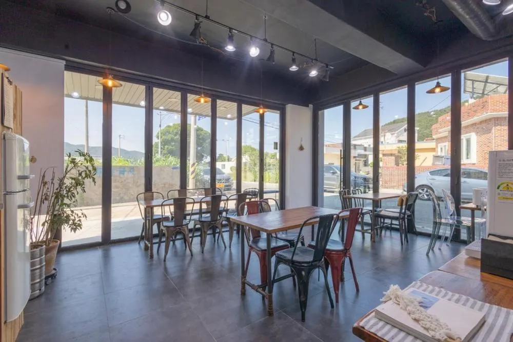 Geoje Yolo Guesthouse