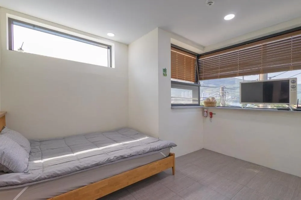 Bed in Geoje Yolo Guesthouse