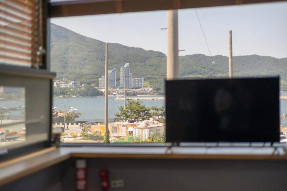 Geoje Yolo Guesthouse