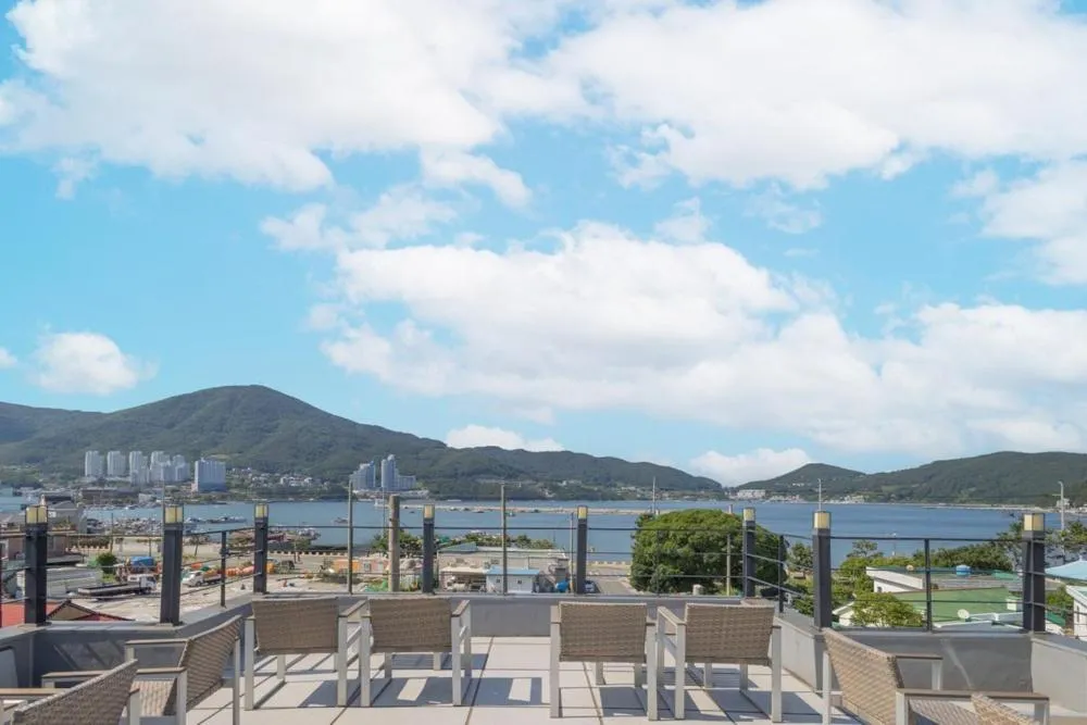 Geoje Yolo Guesthouse