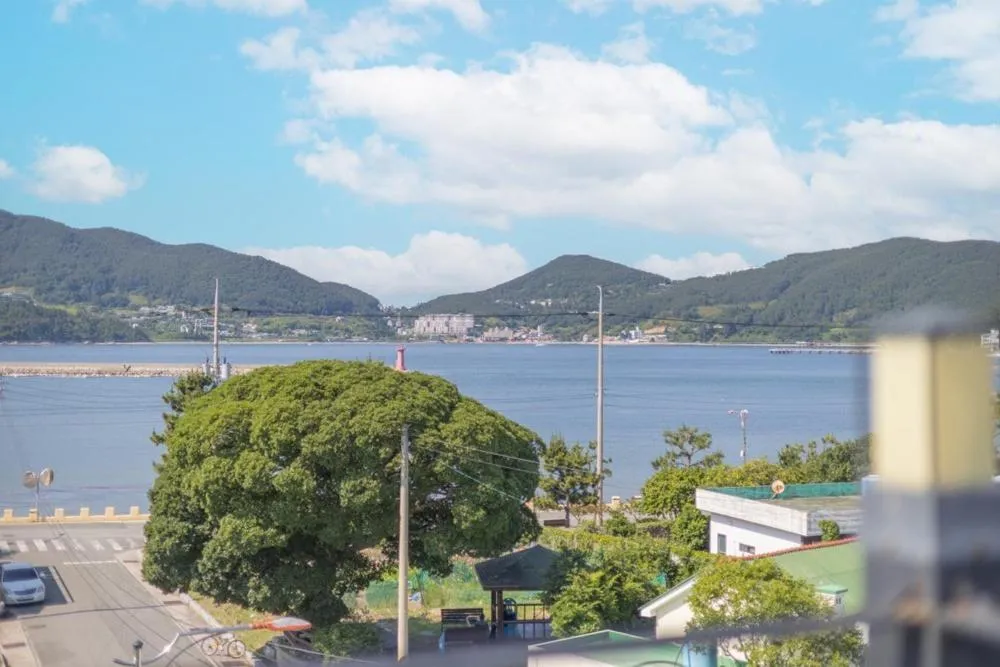 Geoje Yolo Guesthouse