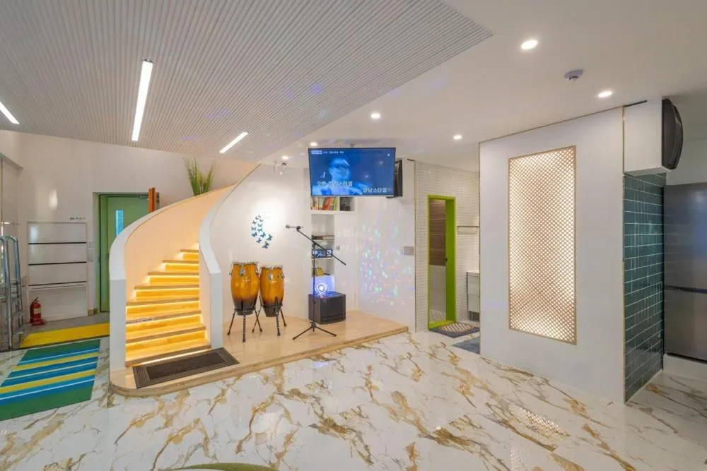 Namhae Boolgeun Noeul Pool Villa