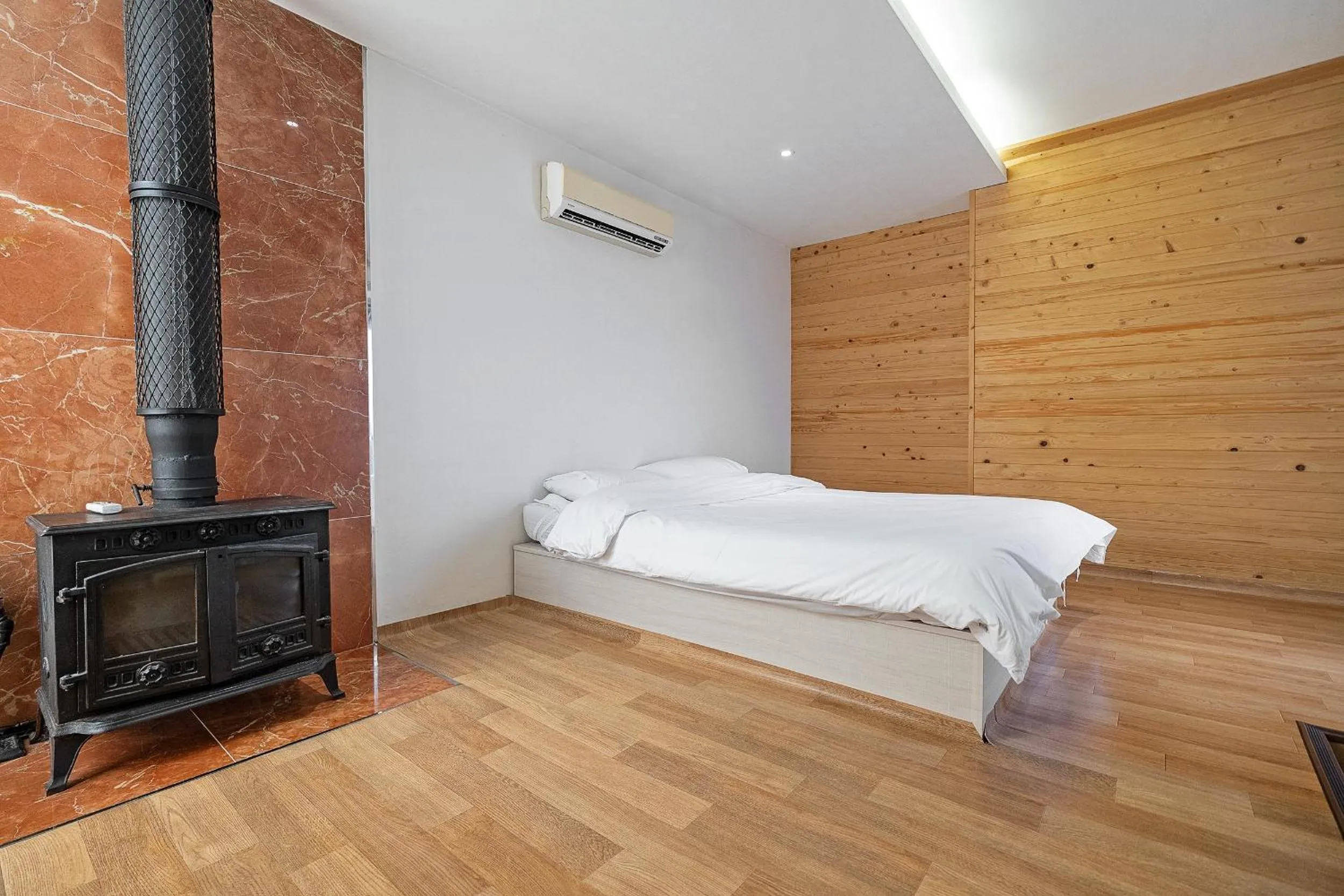 Bed in Kyeongju JS Pet Poolvilla