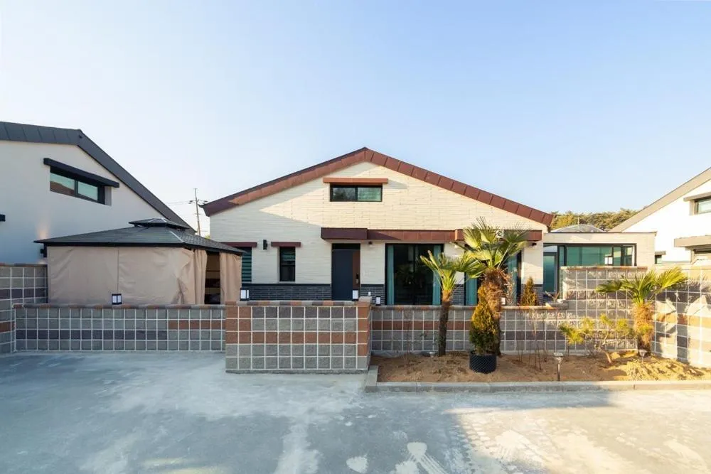 Gyeongju Yeonjeong Pool Villa