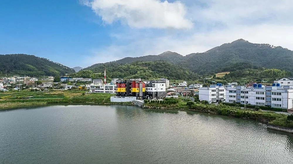 Geojedo Modern 239 Pension Spa, Netflix, Munhwanuri