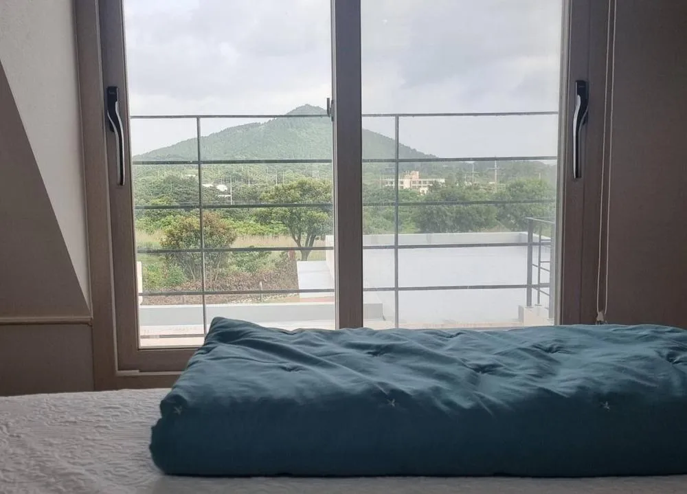 Bed in Jeju Bijarim Very Mung Pension