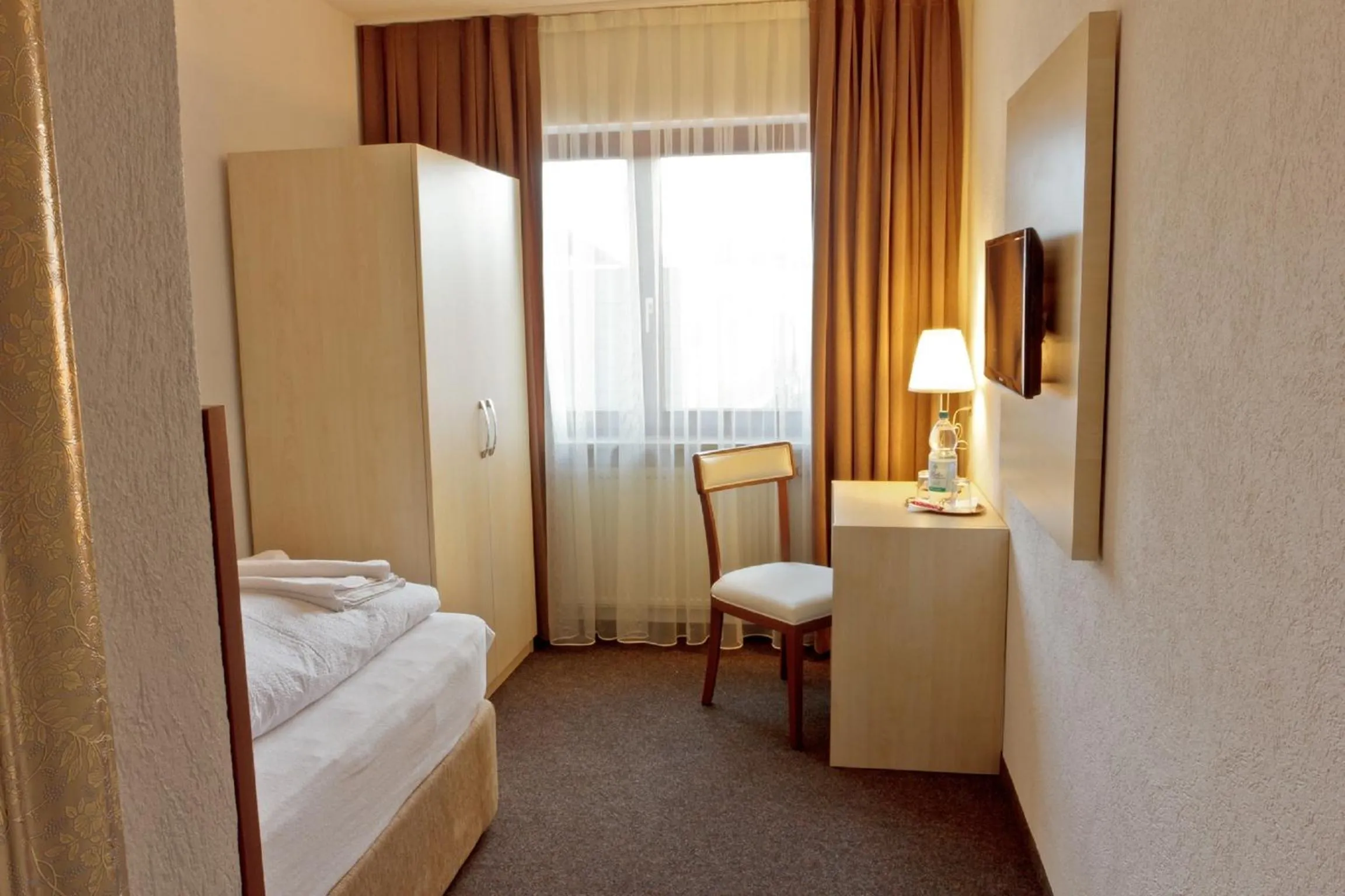 Day, Bed in Hotel Ganita Weil am Rhein