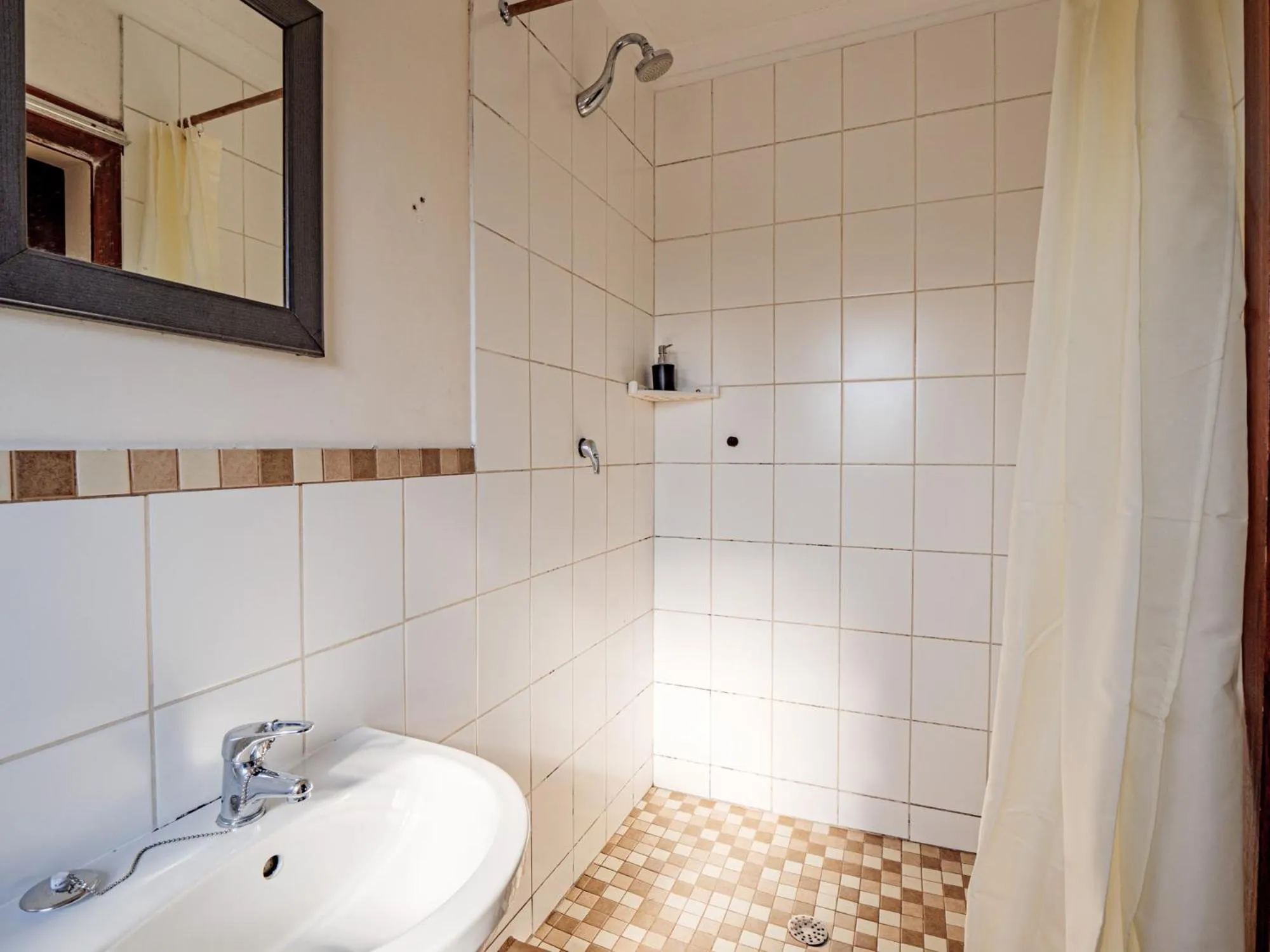 Shower in Carrington Guest House