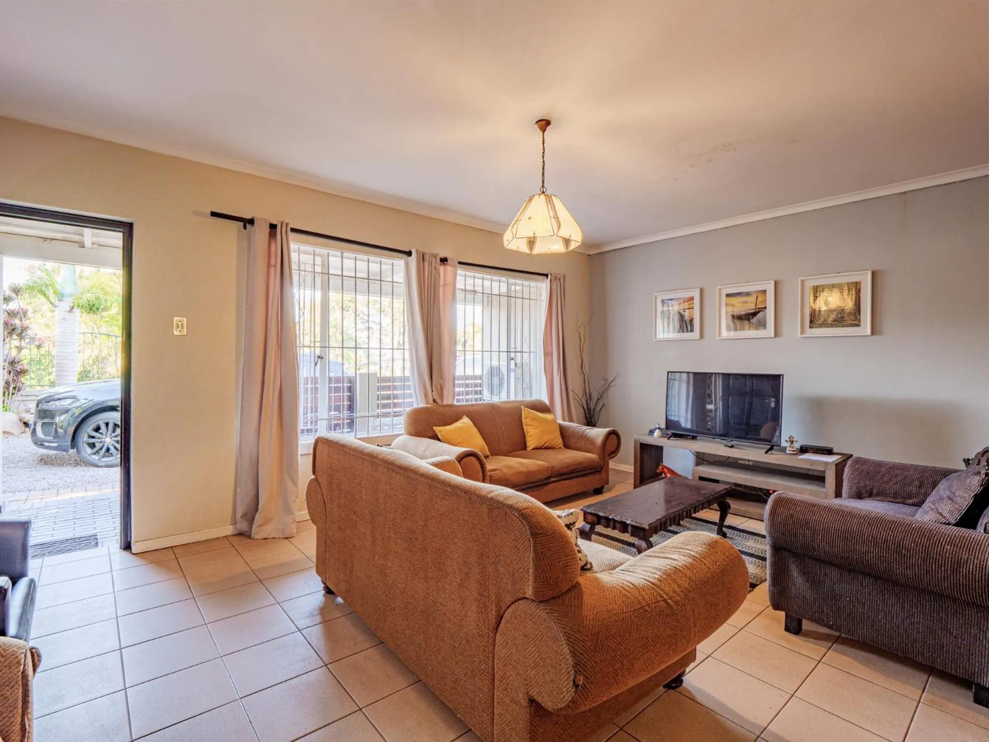 Communal lounge/ TV room in Carrington Guest House