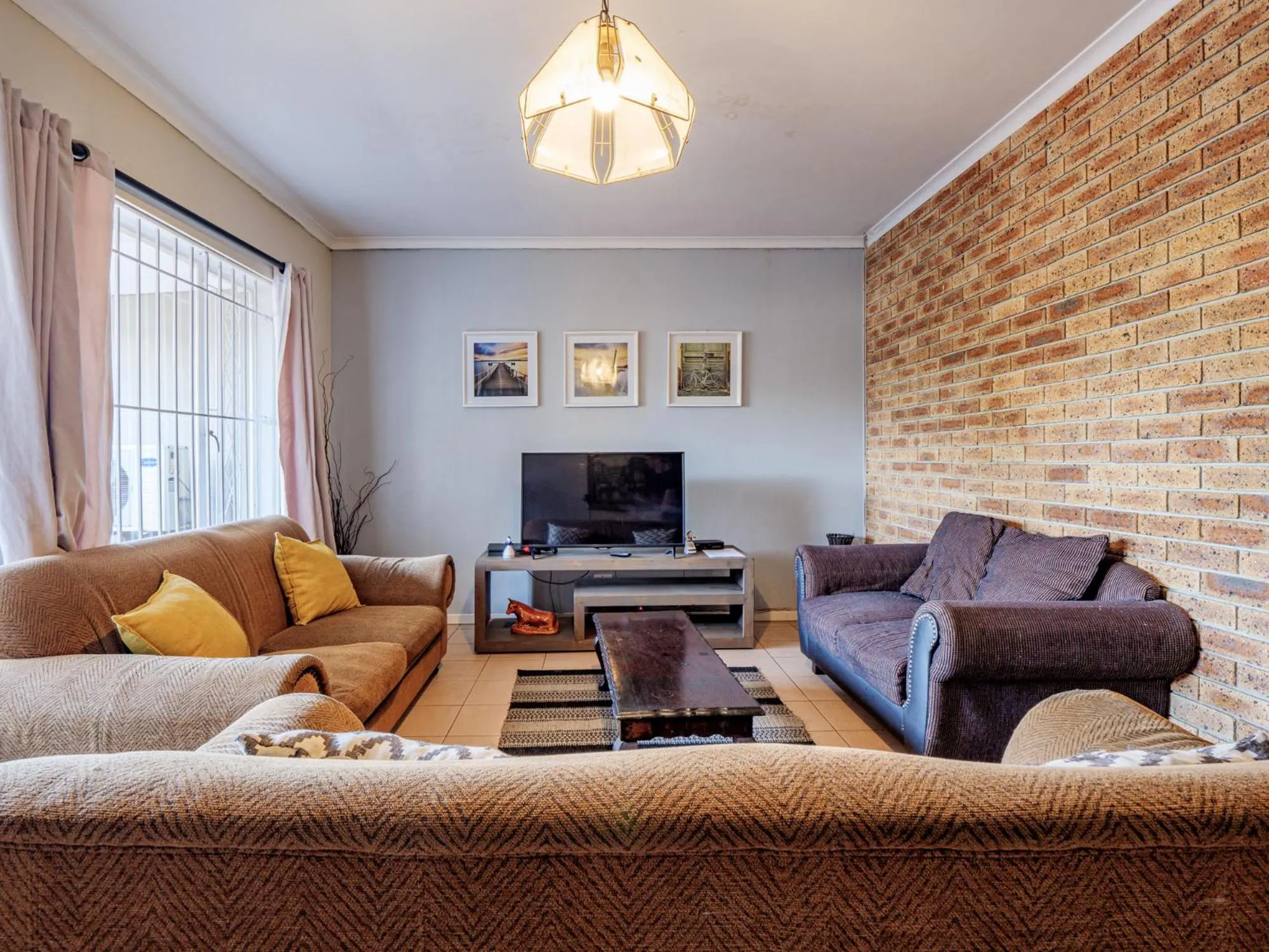 TV and multimedia in Carrington Guest House