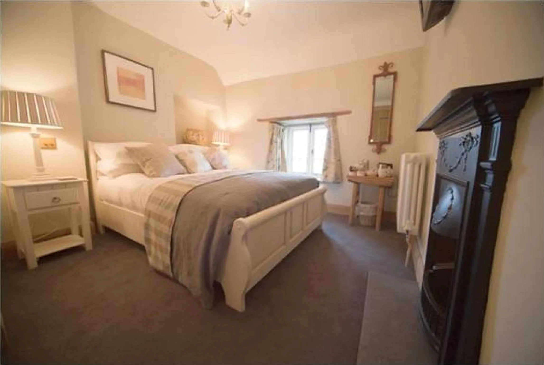 Decorative detail, Bed in The Kingsdon Inn