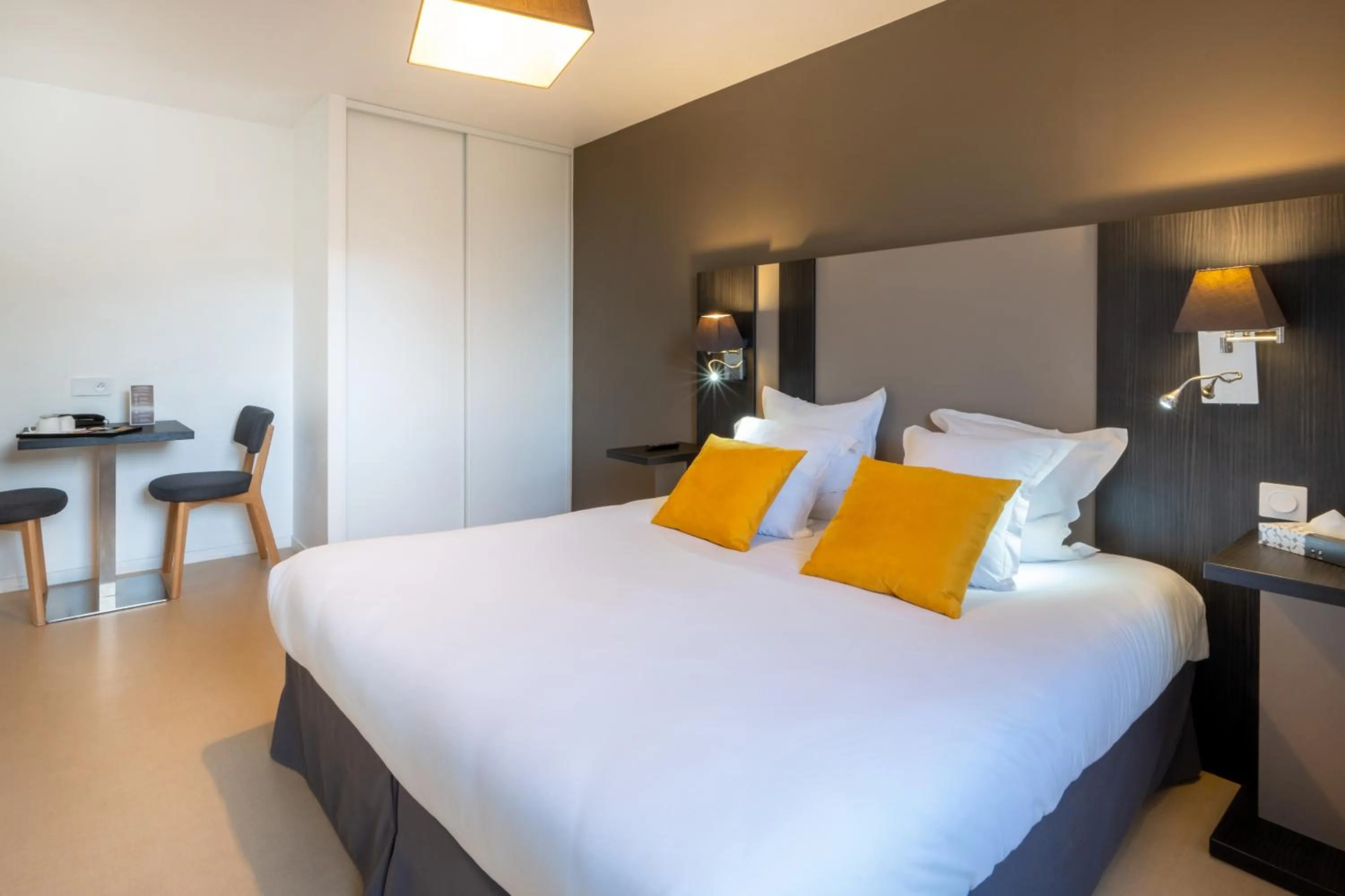 Bedroom, Bed in Appart Hotel Odalys City Rennes Lorgeril