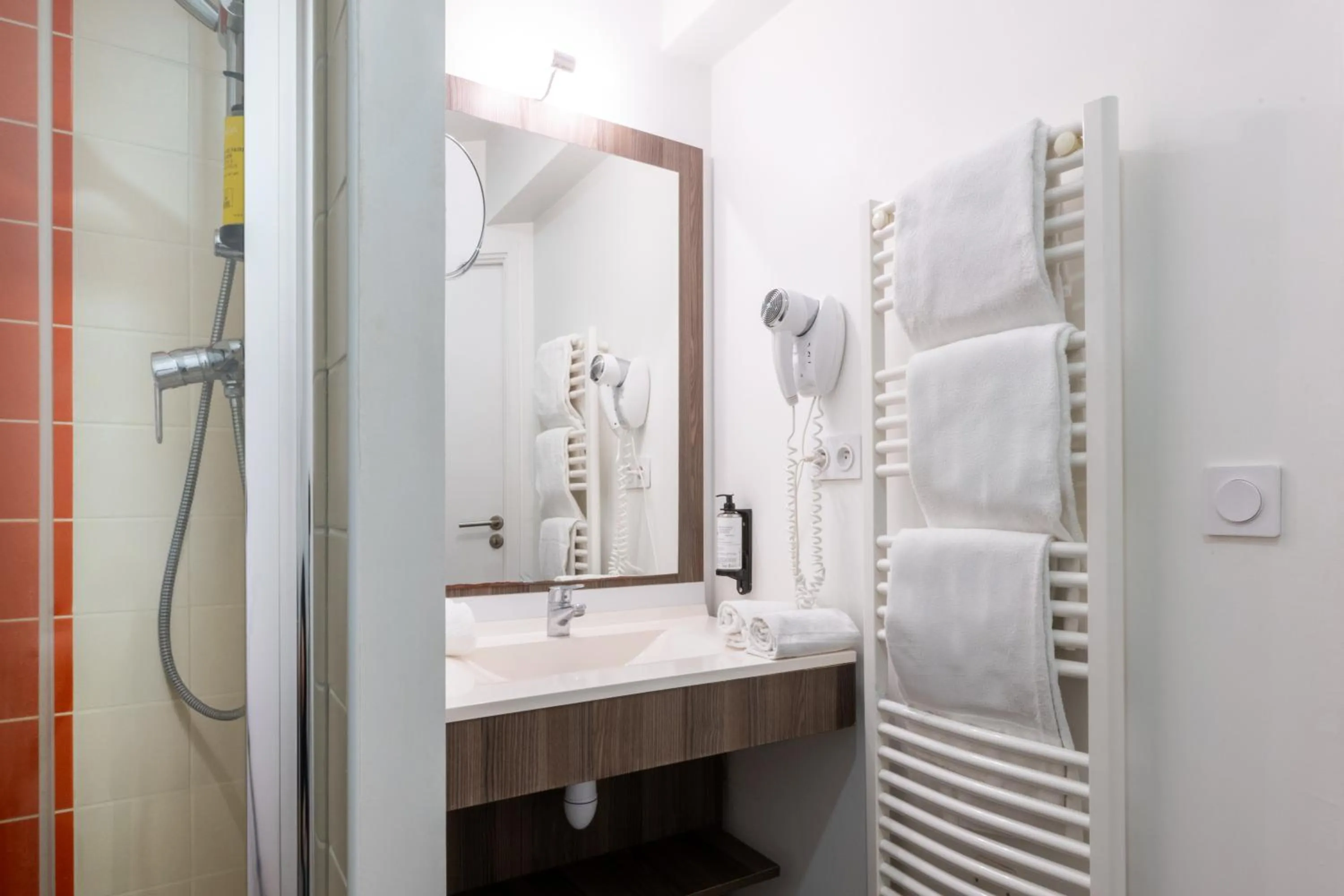 Bathroom in Appart Hotel Odalys City Rennes Lorgeril