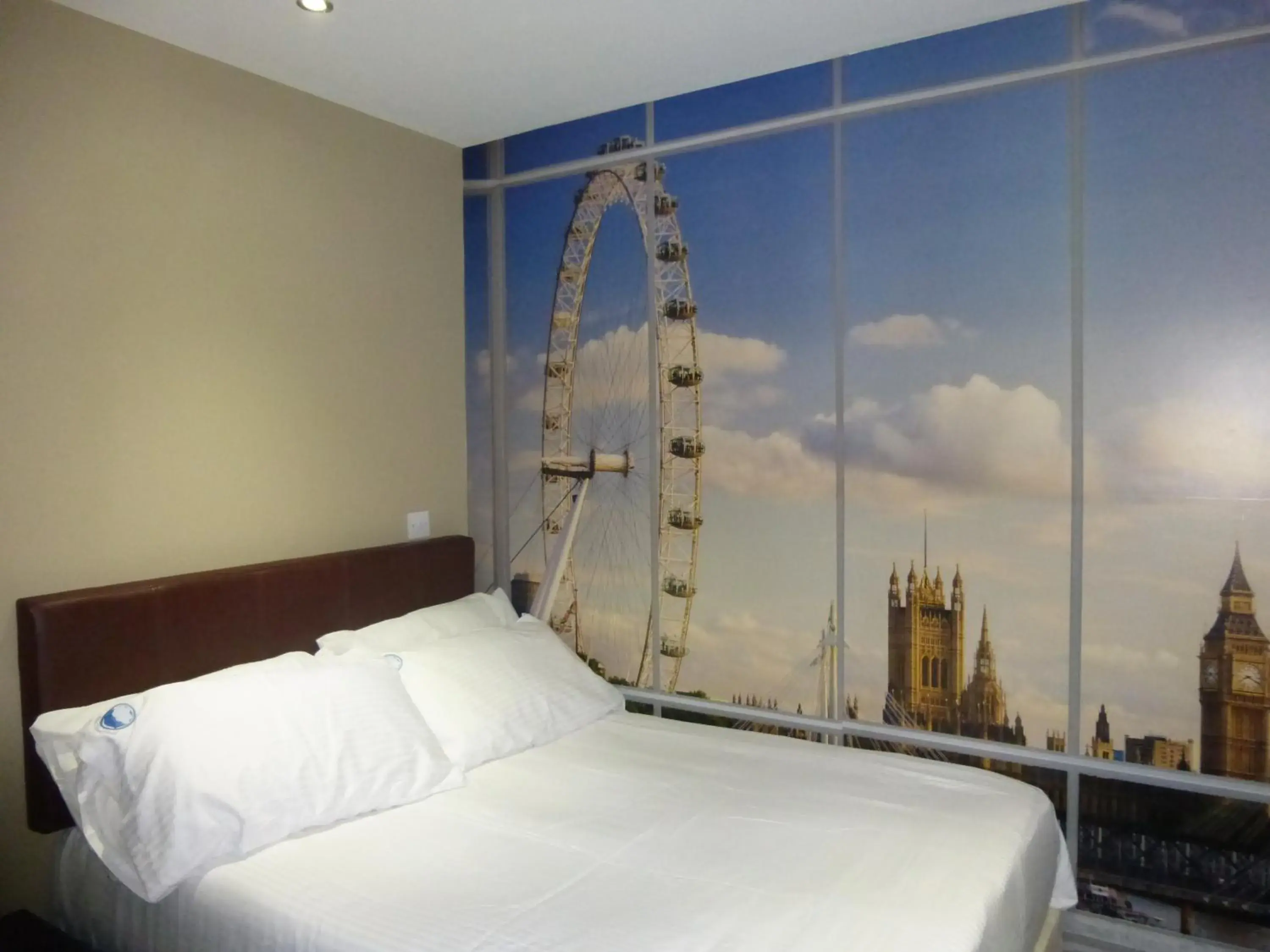 Double Room - Disability Access in Dreams Hotel Double Room - Disability Access in Dreams Hotel