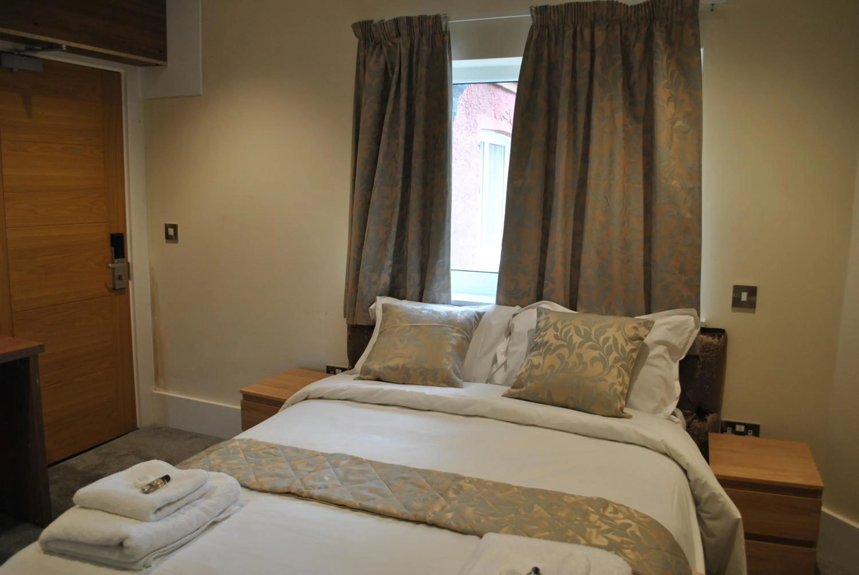 Day, Bed in Dreams Hotel