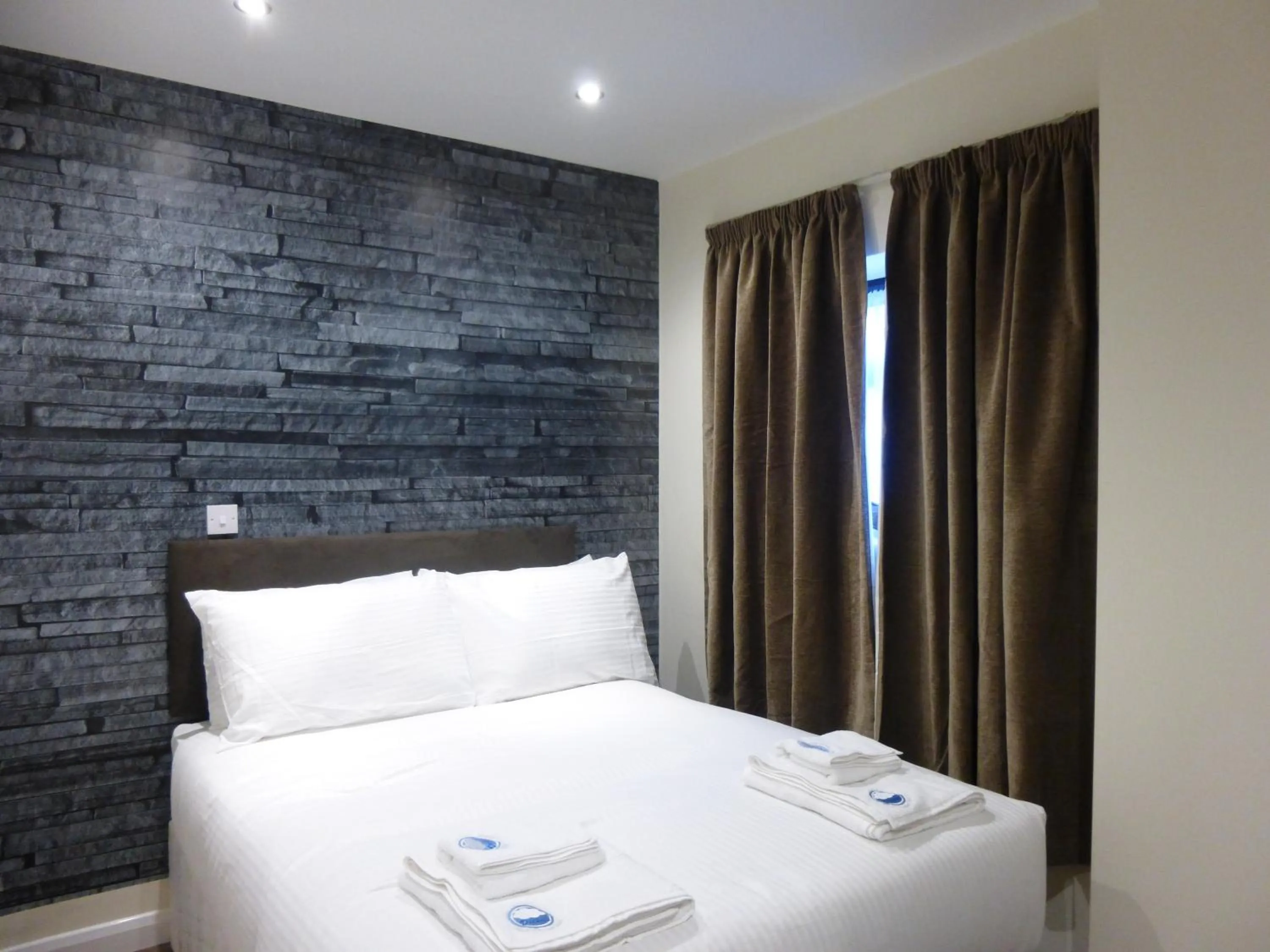 Bedroom, Bed in Dreams Hotel