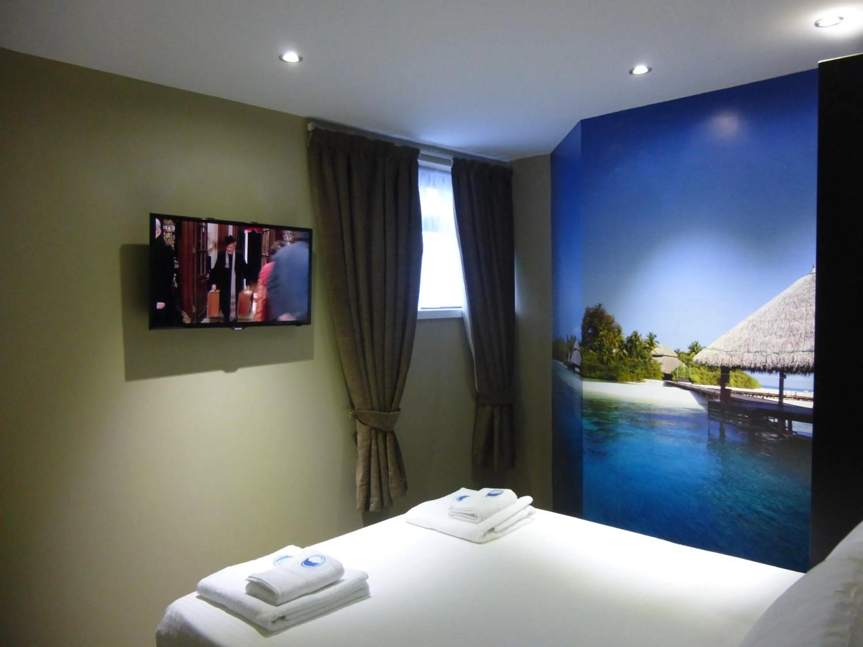 Bedroom, Bed in Dreams Hotel