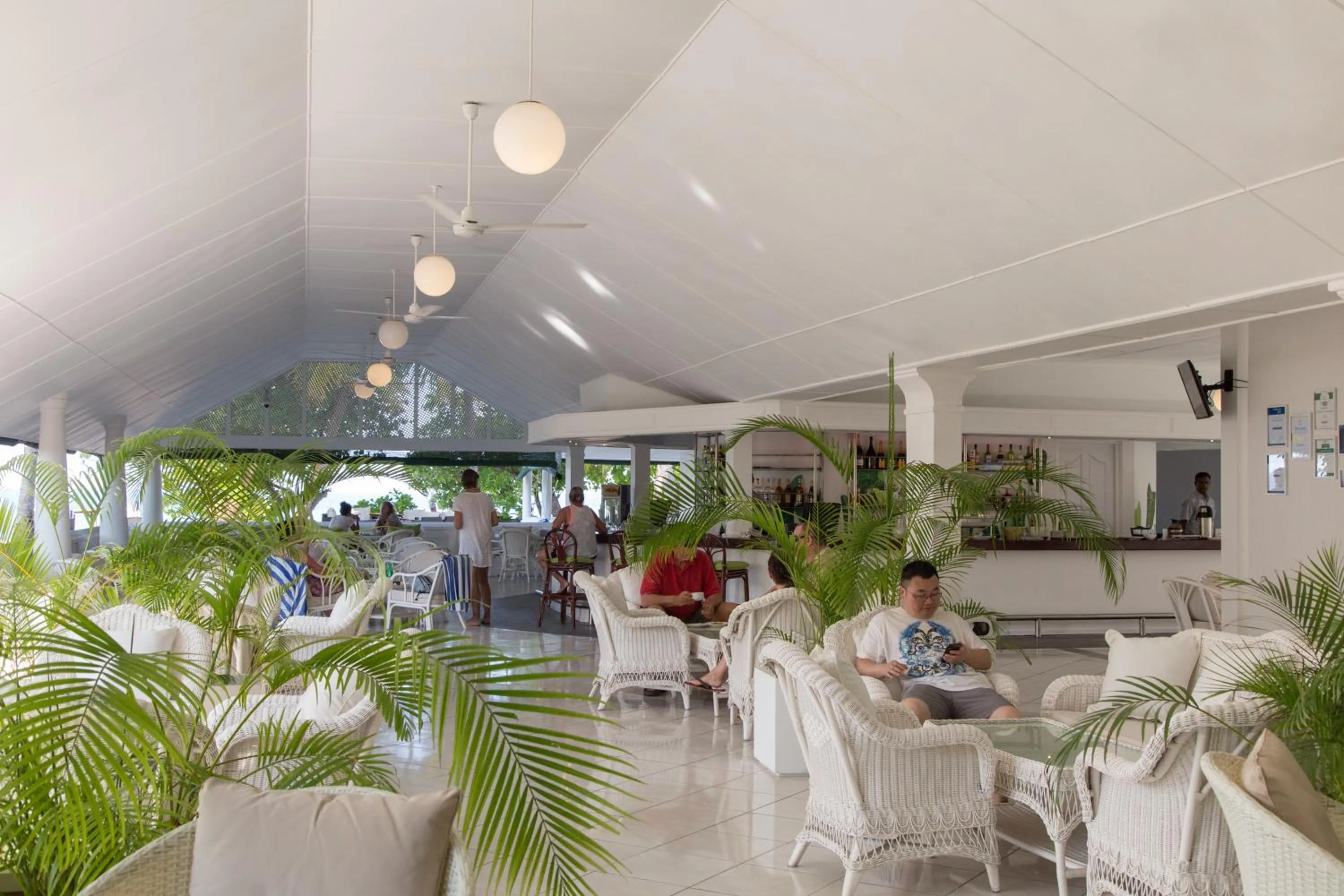 Lounge or bar in Equator Village Maldives