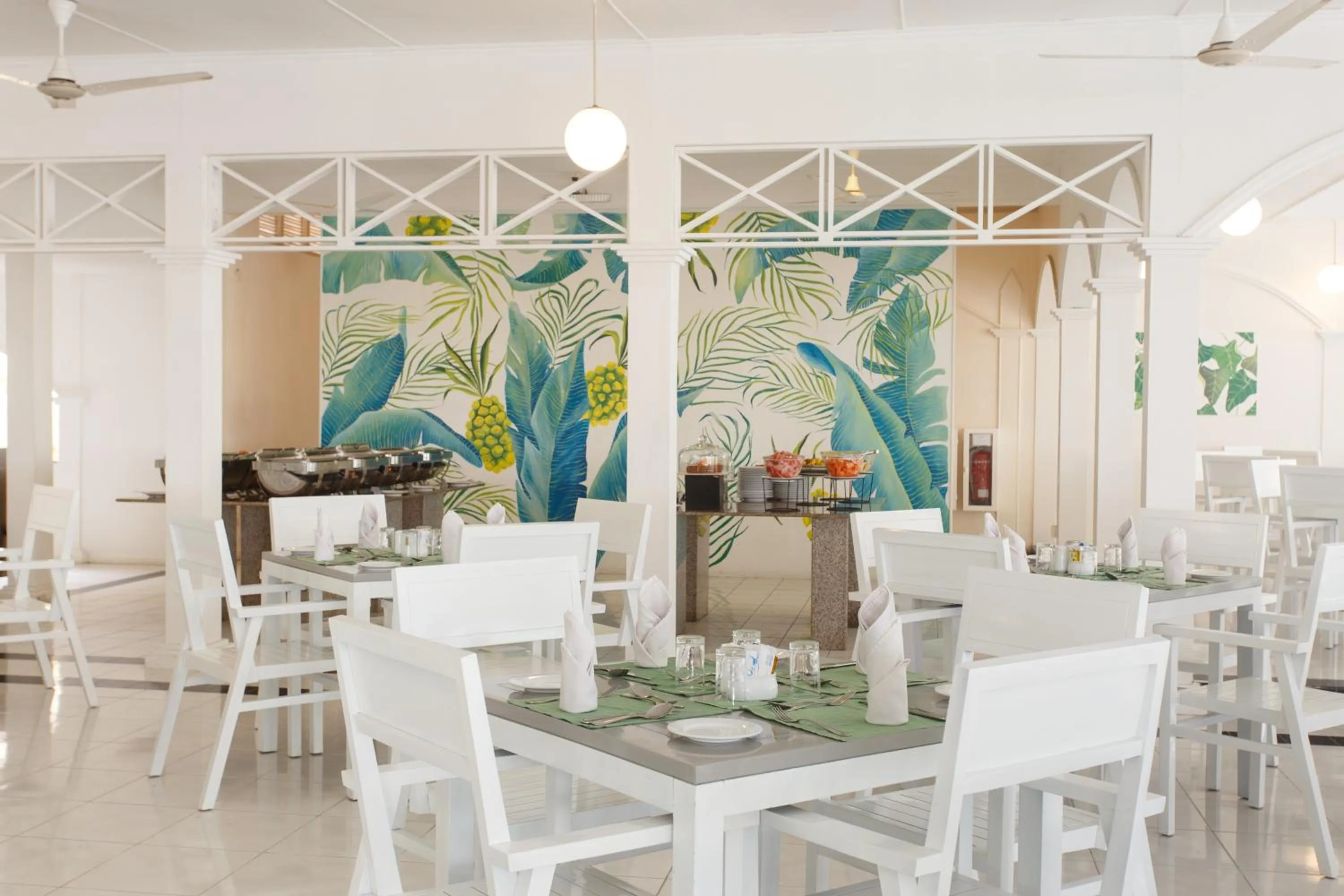 Restaurant/places to eat in Equator Village Maldives