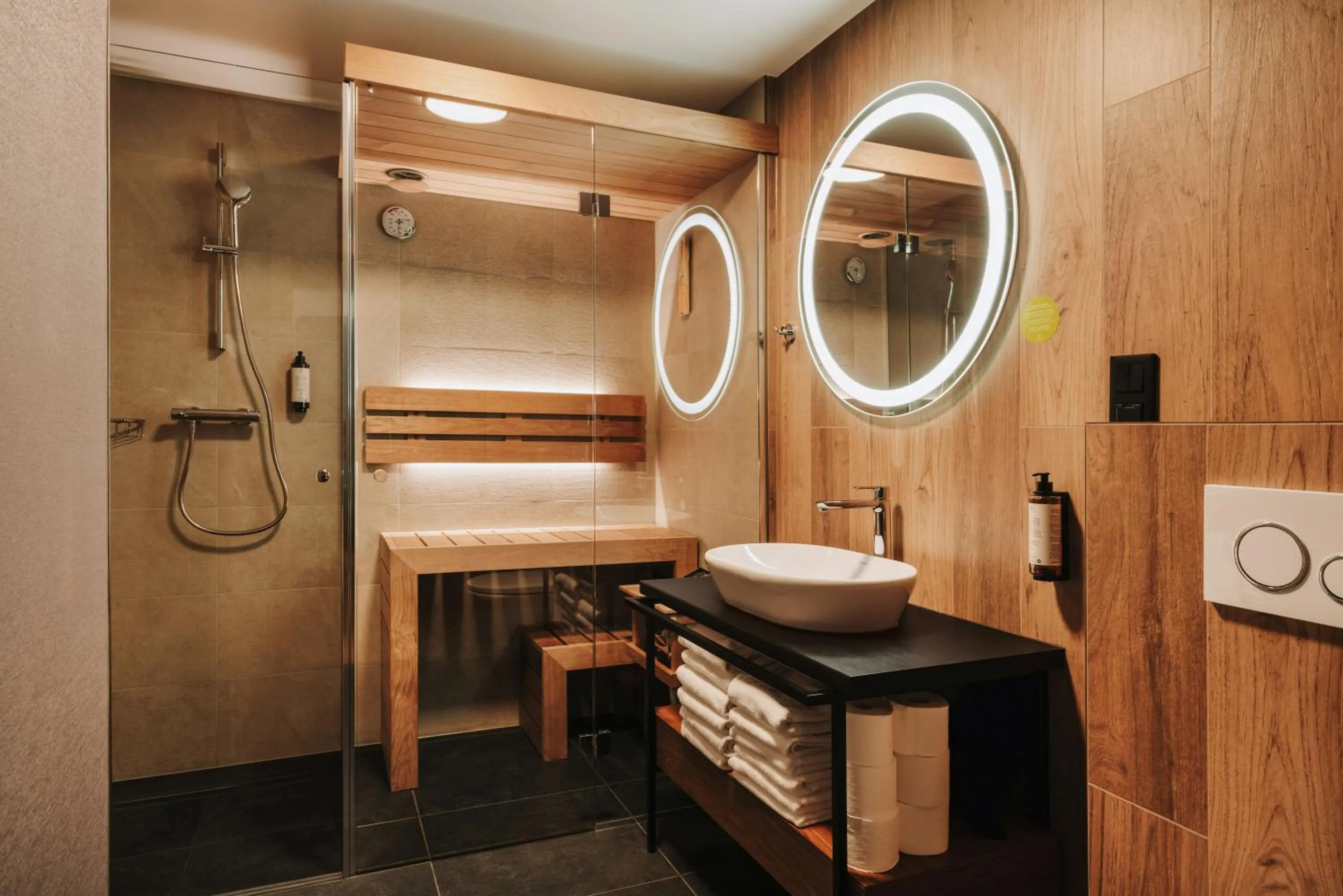 Bathroom in Forest Park Resort & SPA