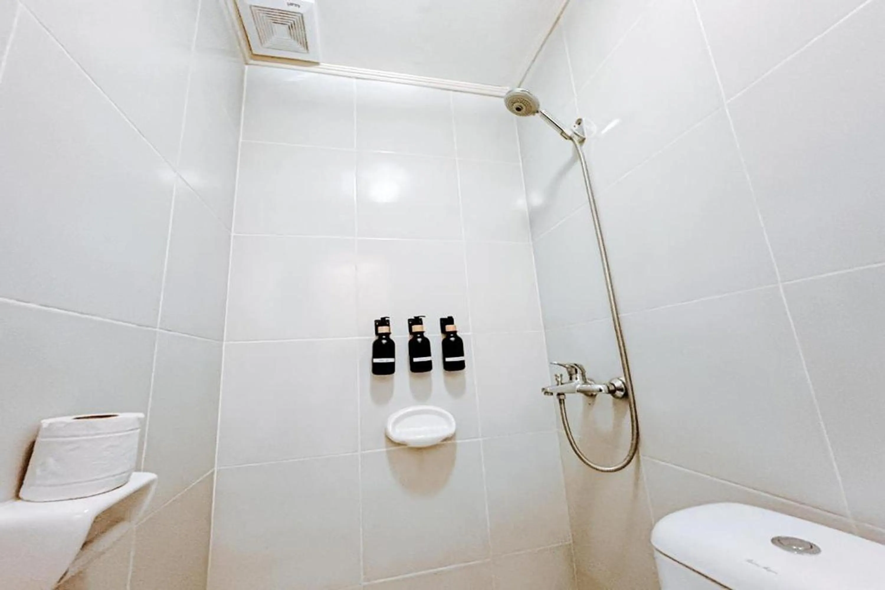 Shower in Casa Luciana Hotel