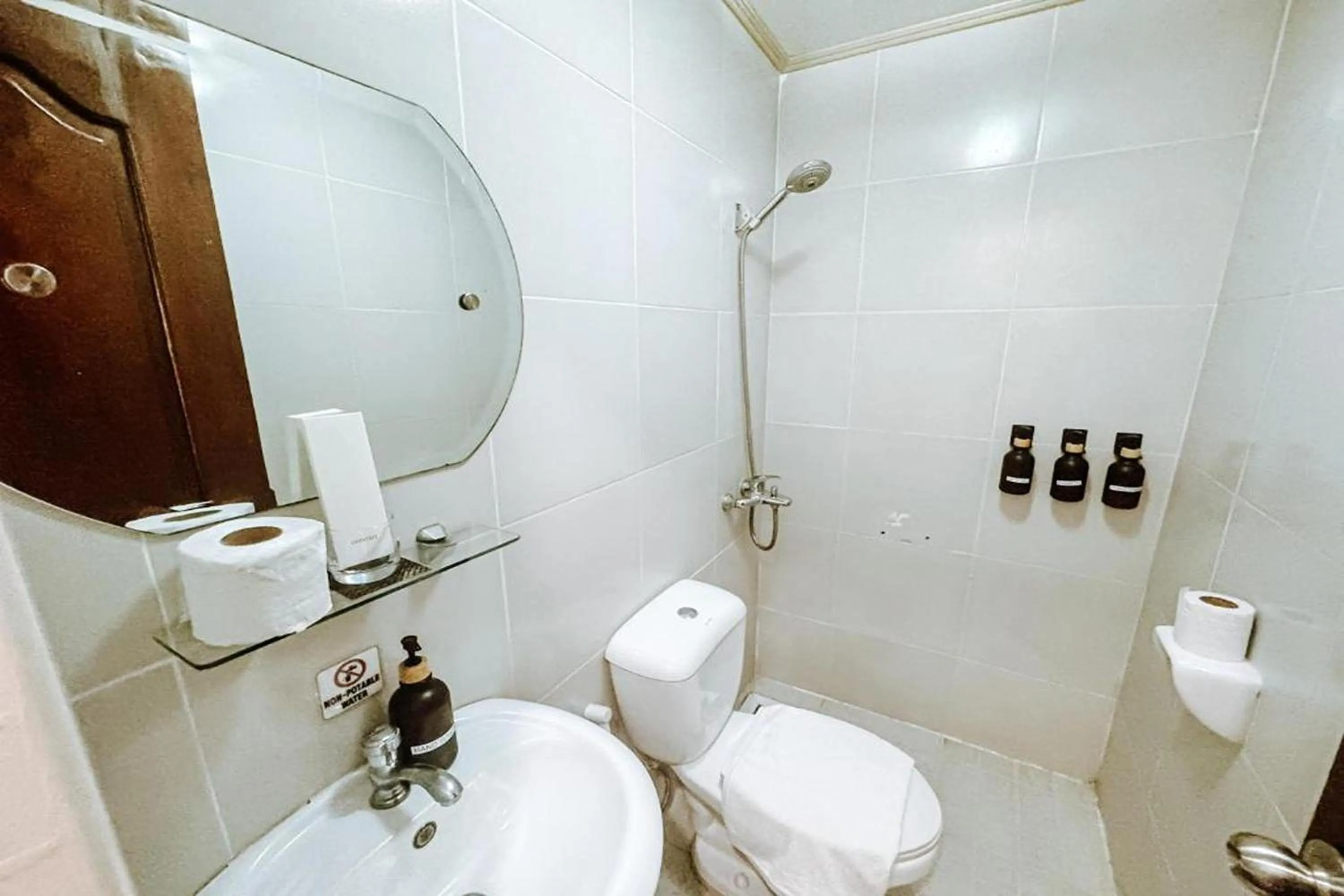 Bathroom in Casa Luciana Hotel