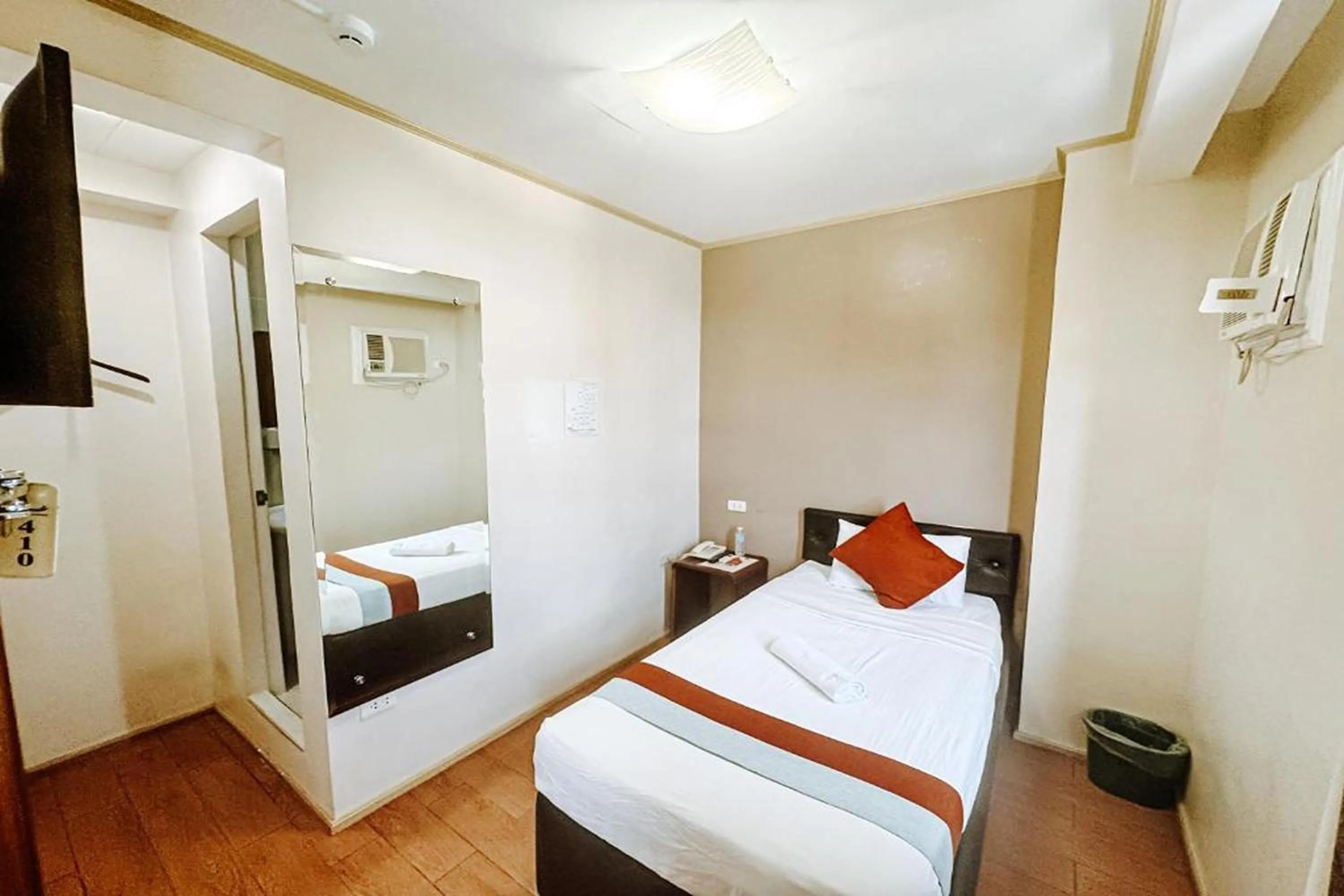 Photo of the whole room, Bed in Casa Luciana Hotel