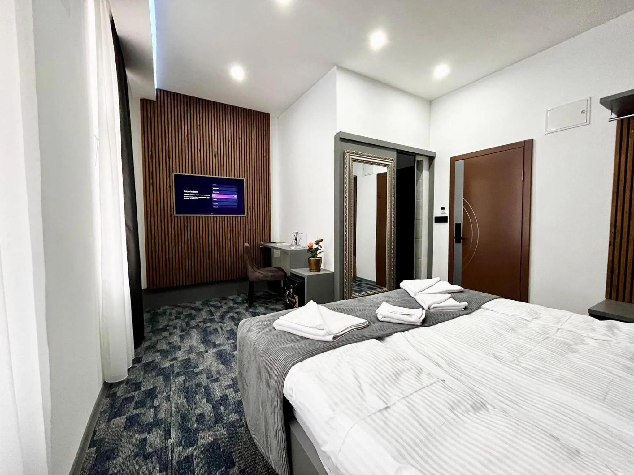 TV and multimedia, Bed in Residence Inn Orijent