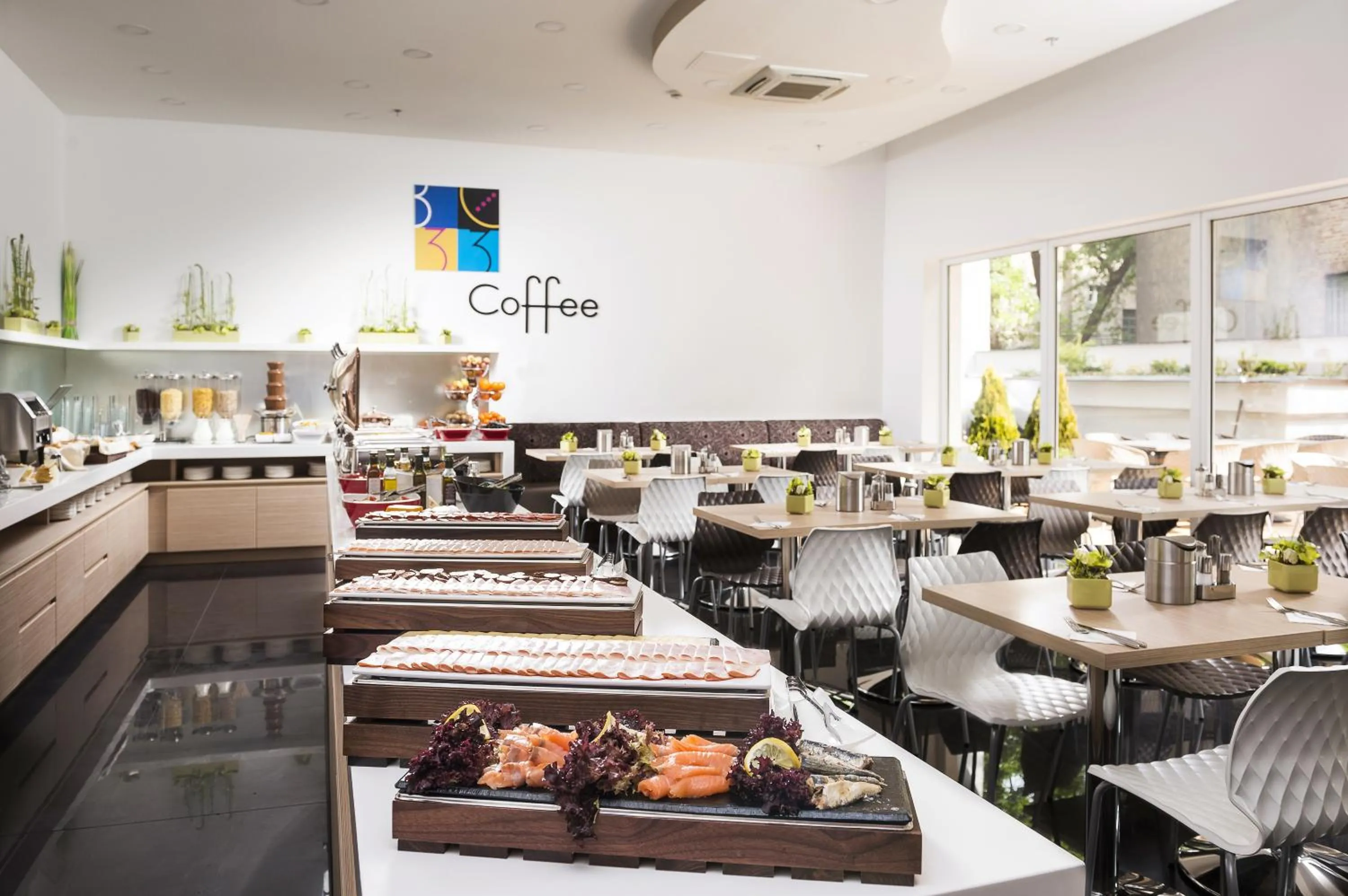 Restaurant/places to eat in Bo33 Hotel Family & Suites