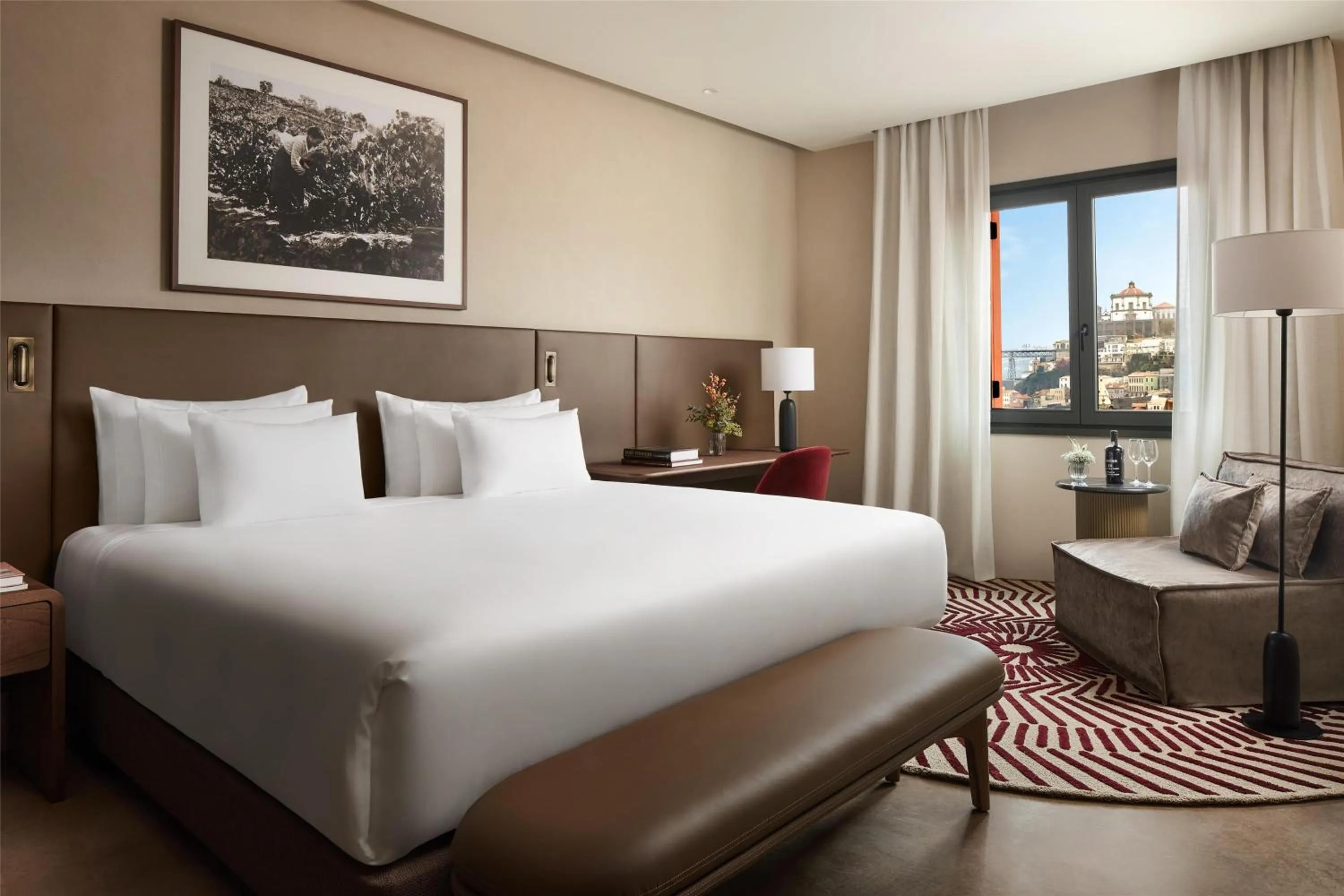 Bedroom, Bed in Tivoli Kopke Porto Gaia Hotel