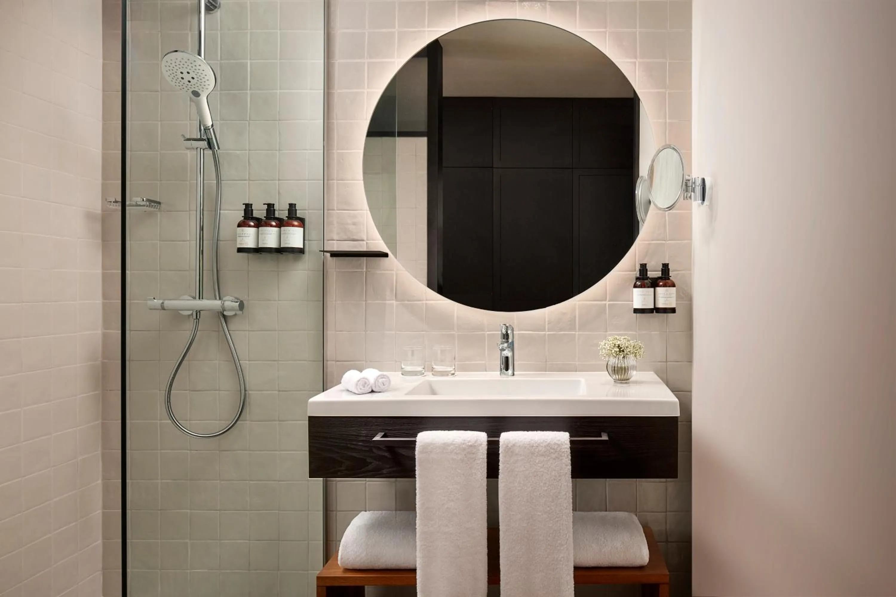 Bathroom in Tivoli Kopke Porto Gaia Hotel