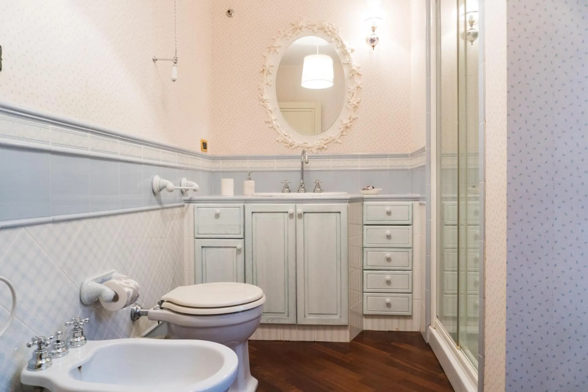 Shower in Palazzo Bella