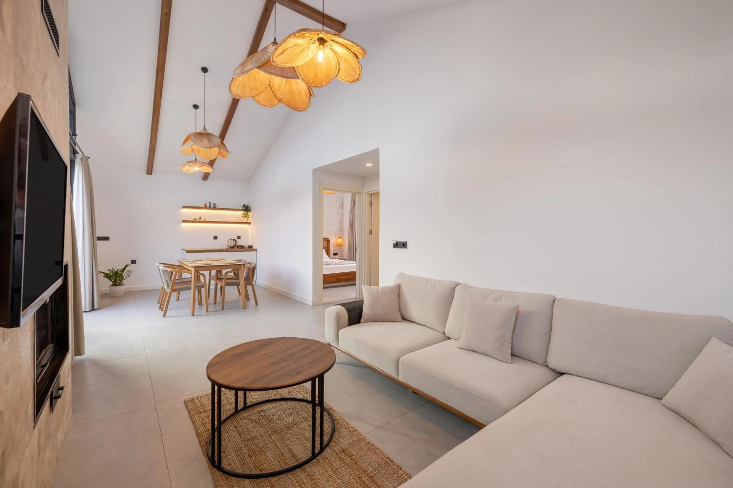 TV and multimedia in Rota Kilidonia Karaöz Suites&Villas