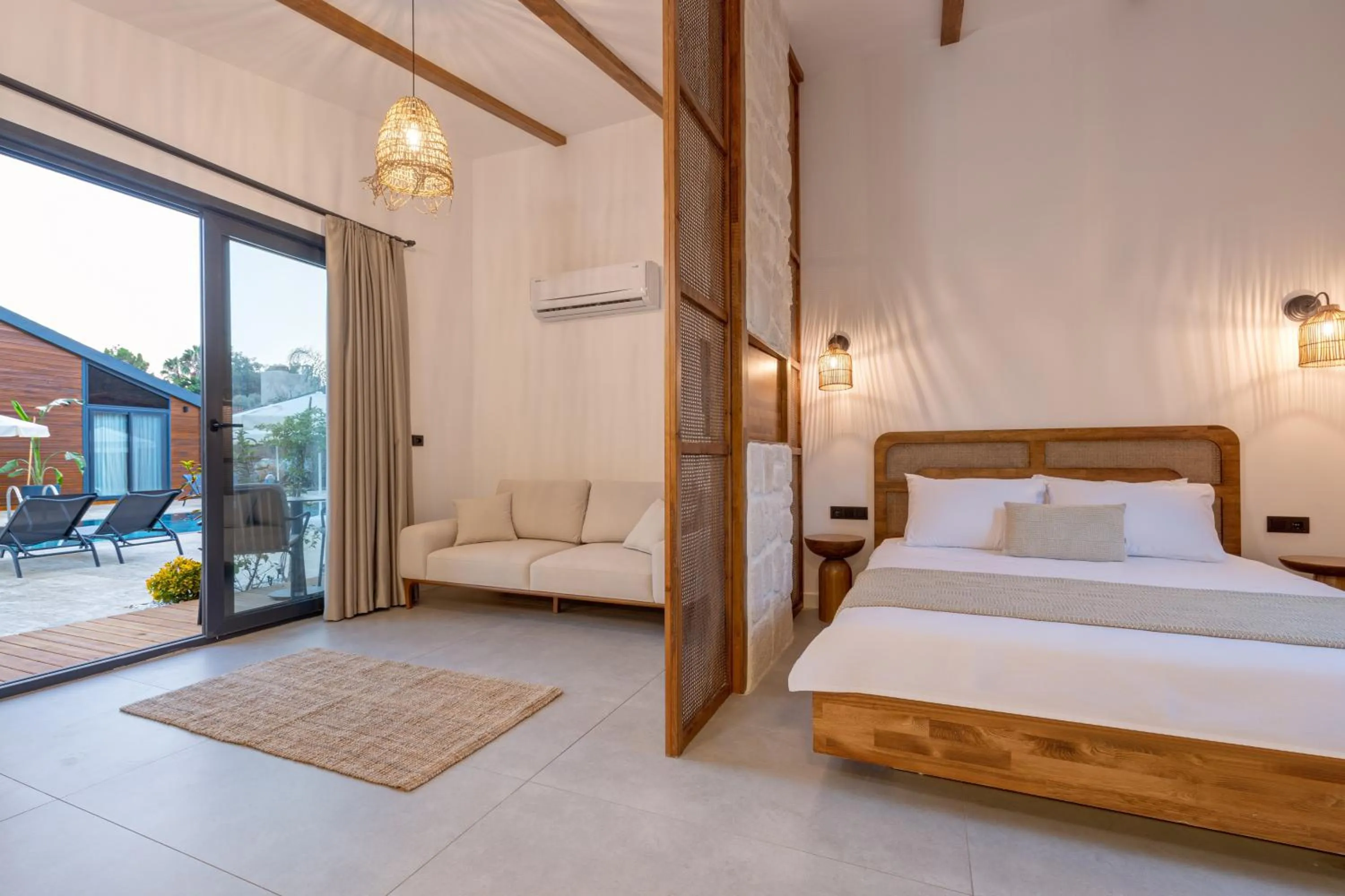 Photo of the whole room, Bed in Rota Kilidonia Karaöz Suites&Villas