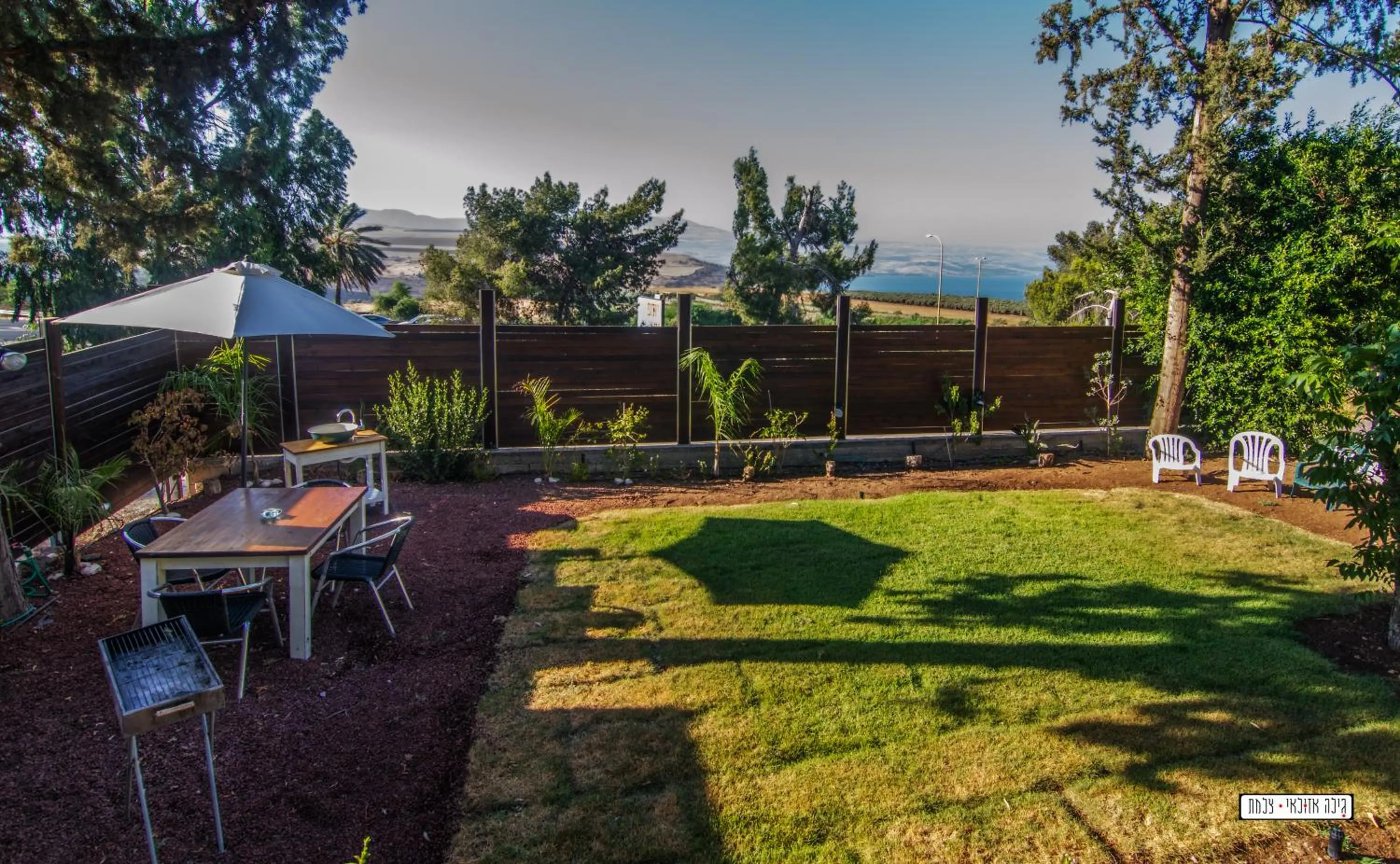 BBQ facilities in Beautiful Lake View Wooden House