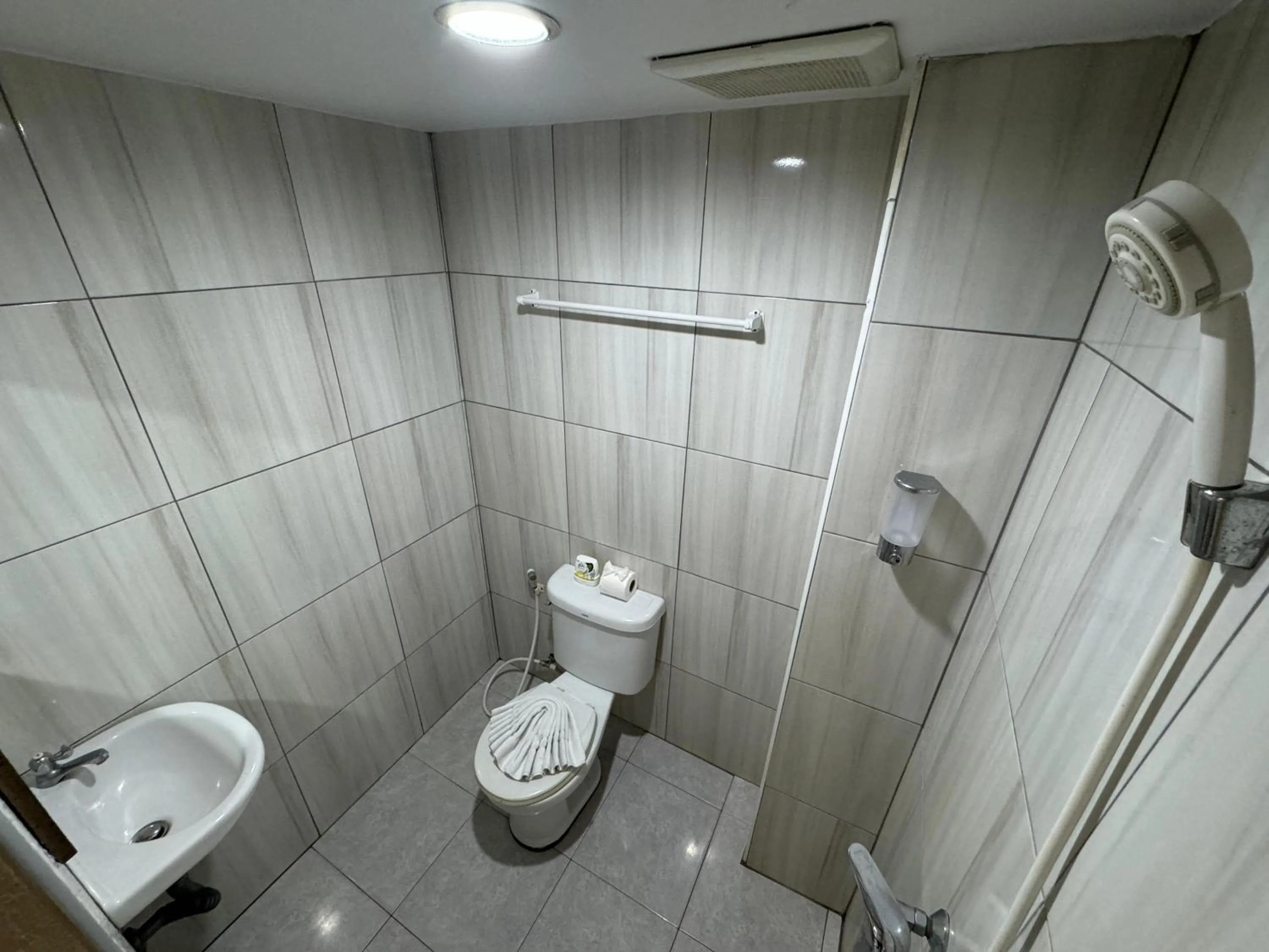 Toilet in Chilli Salza Patong