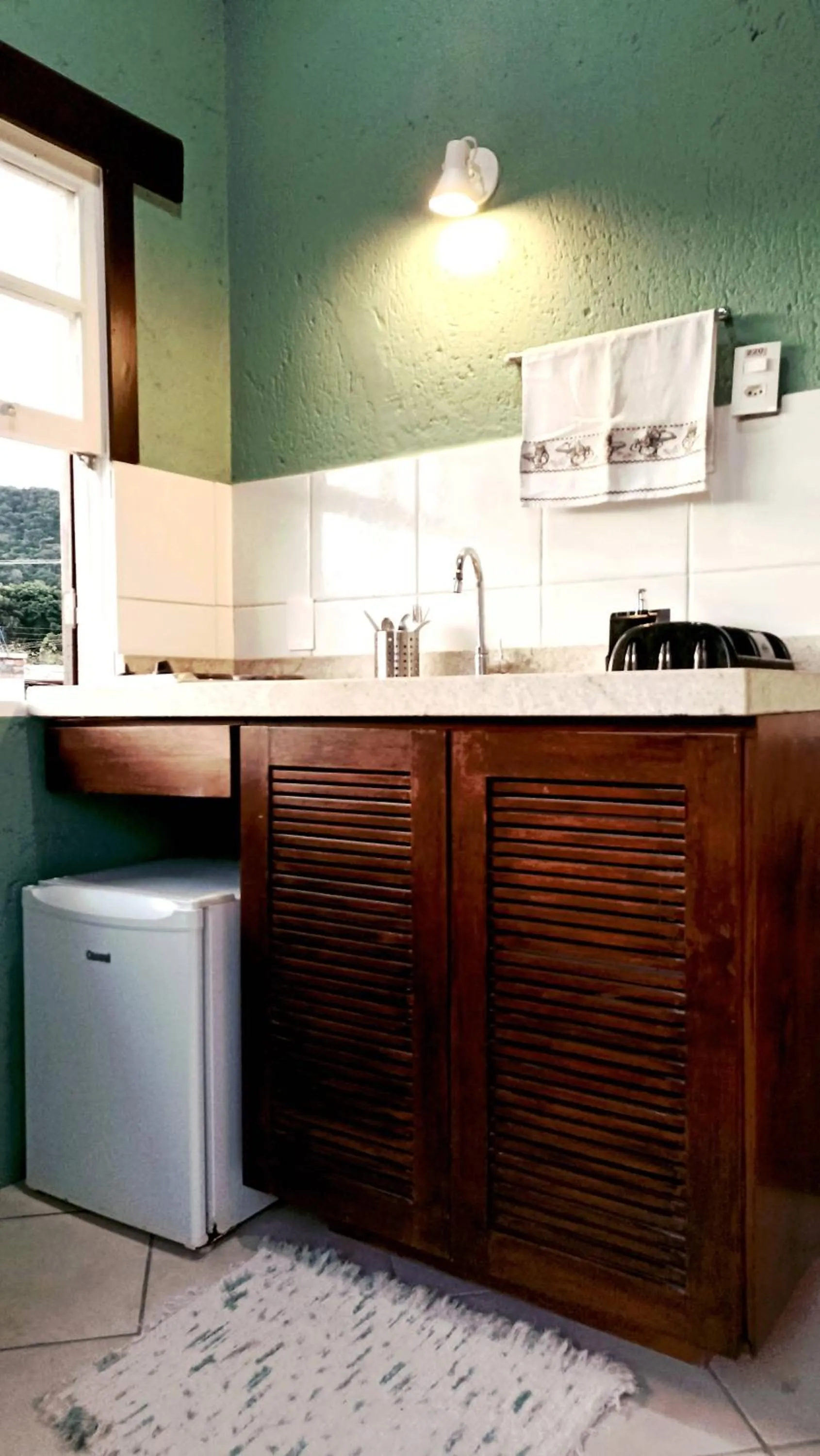 Kitchen or kitchenette in Solar das Pétalas Guest House