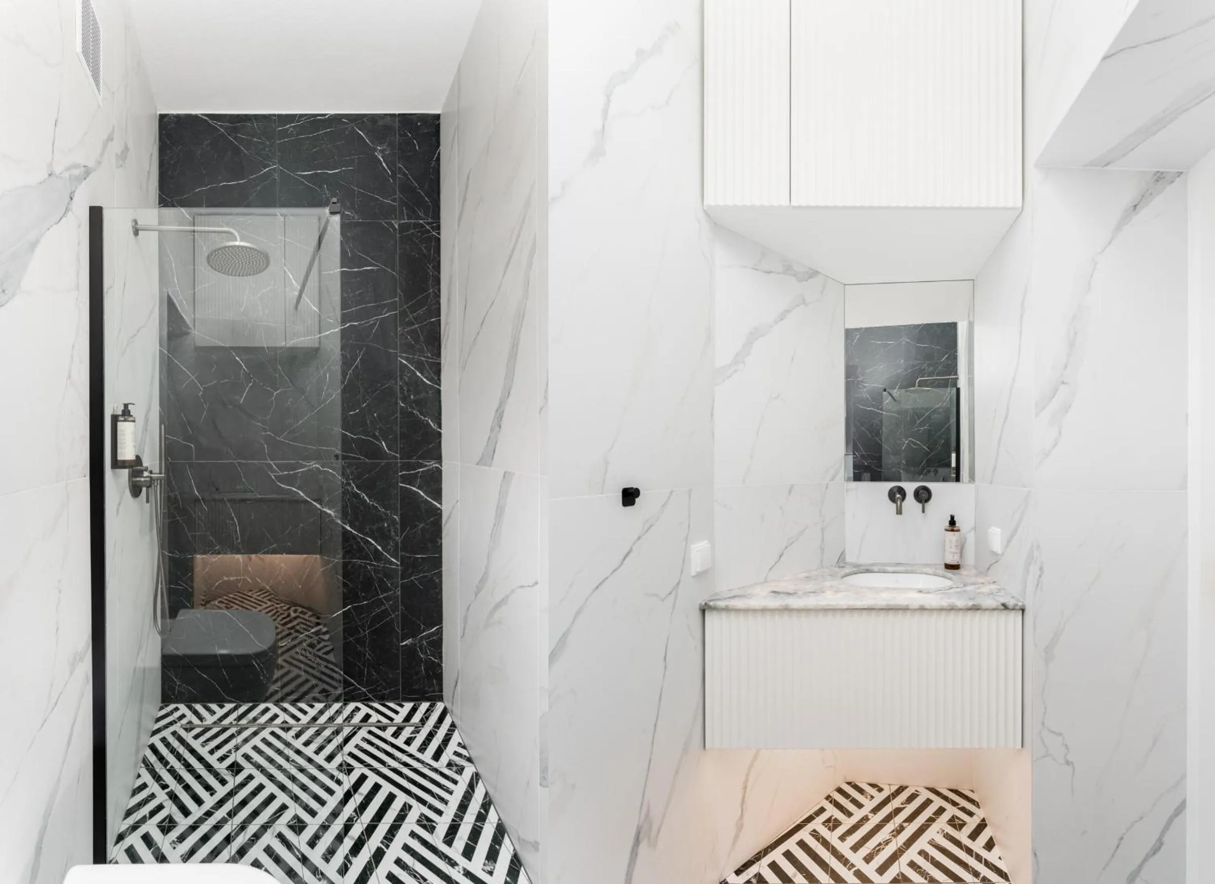 Shower in Wawel Apartments - Old Town