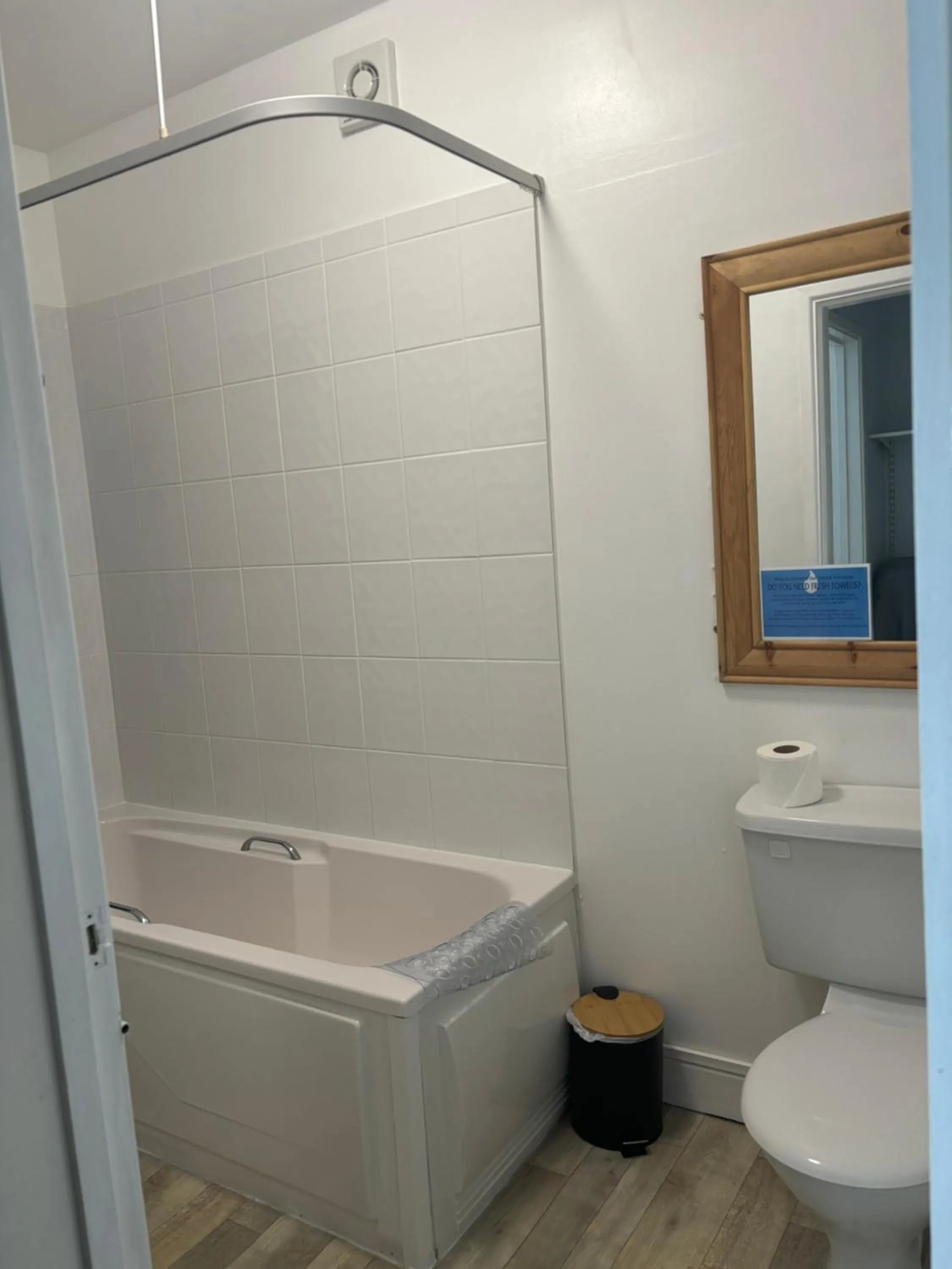 Shower, Bathroom in The Yacht Inn