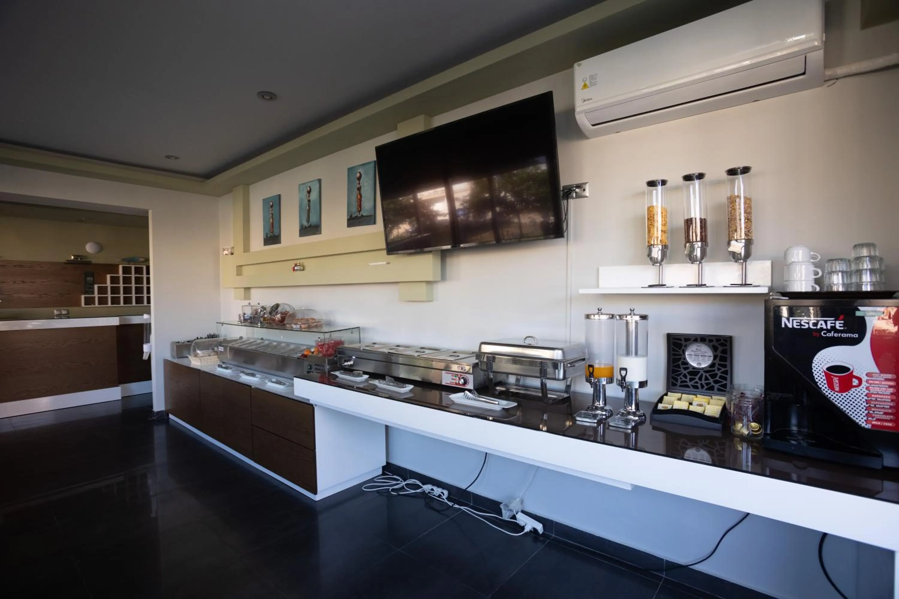 Breakfast in Amalia Center