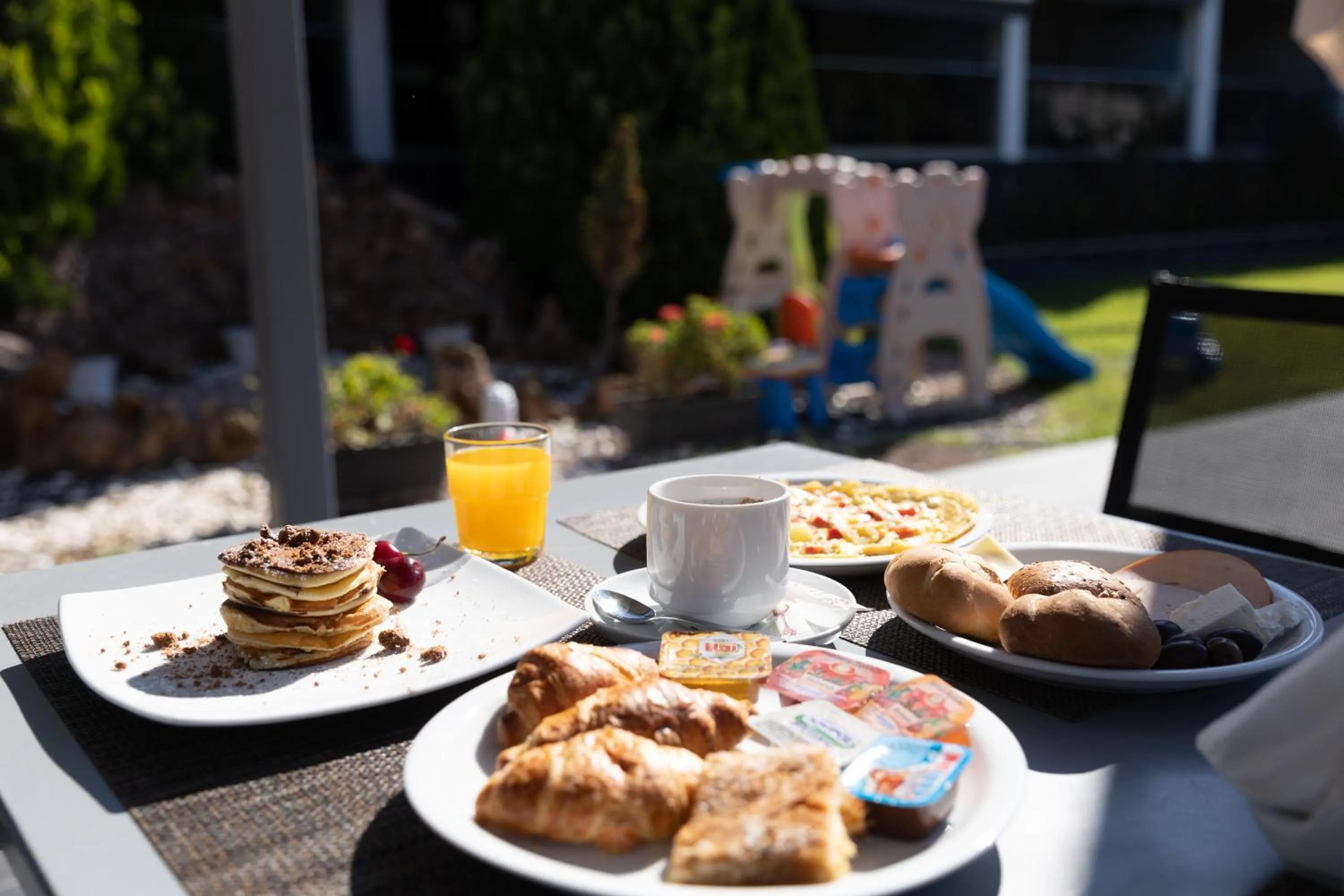 Breakfast in Amalia Center