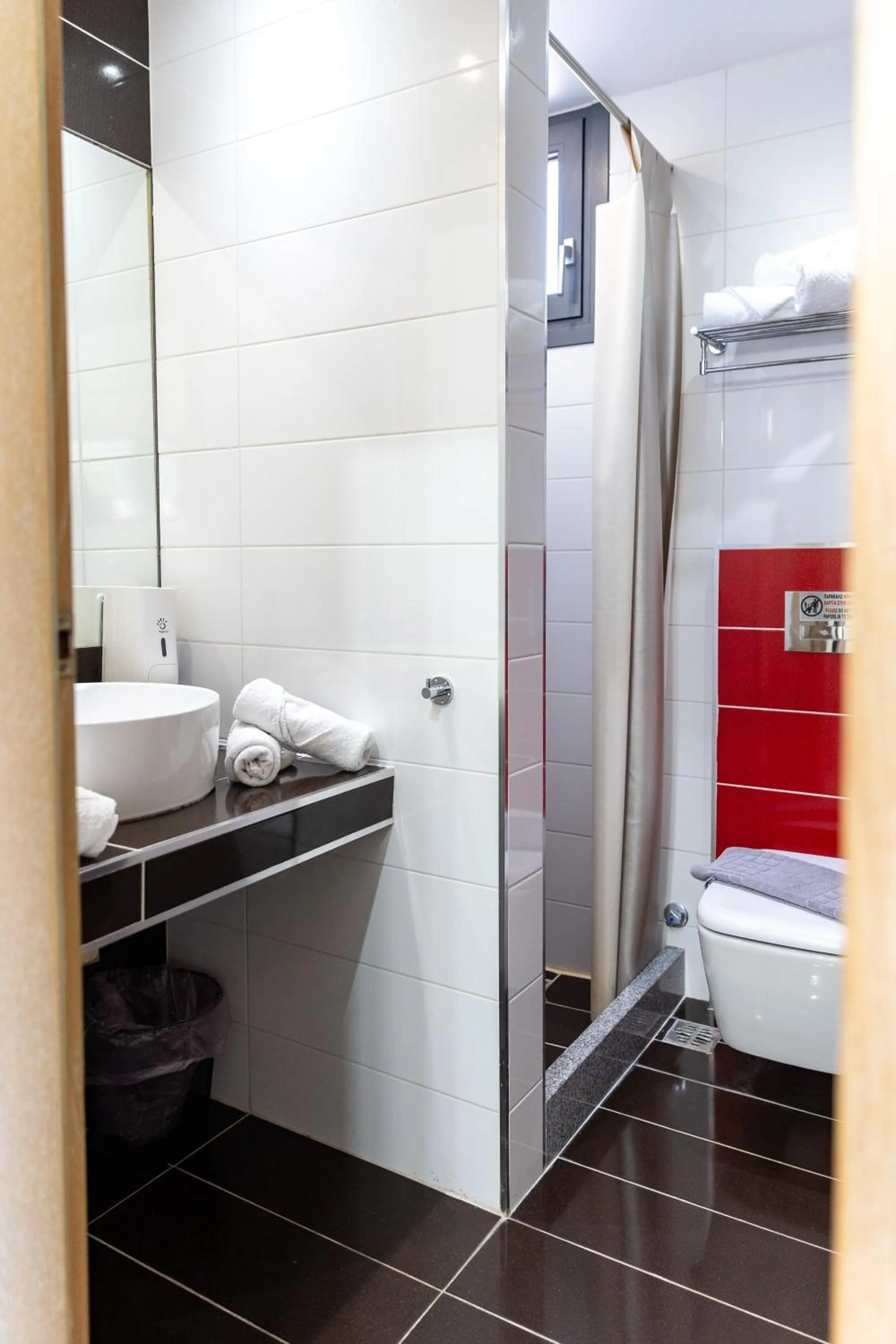 Shower in Amalia Center