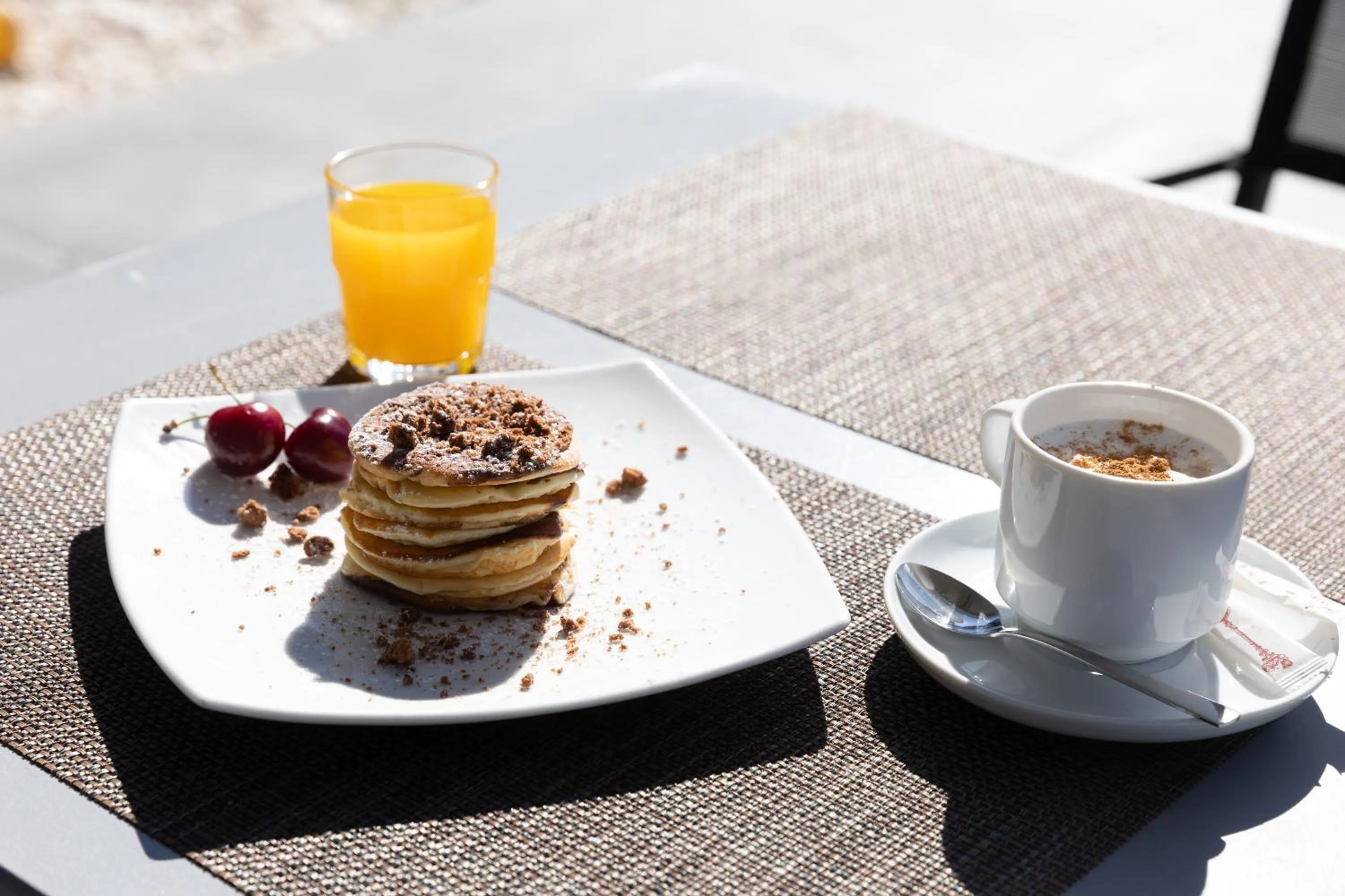 Breakfast in Amalia Center