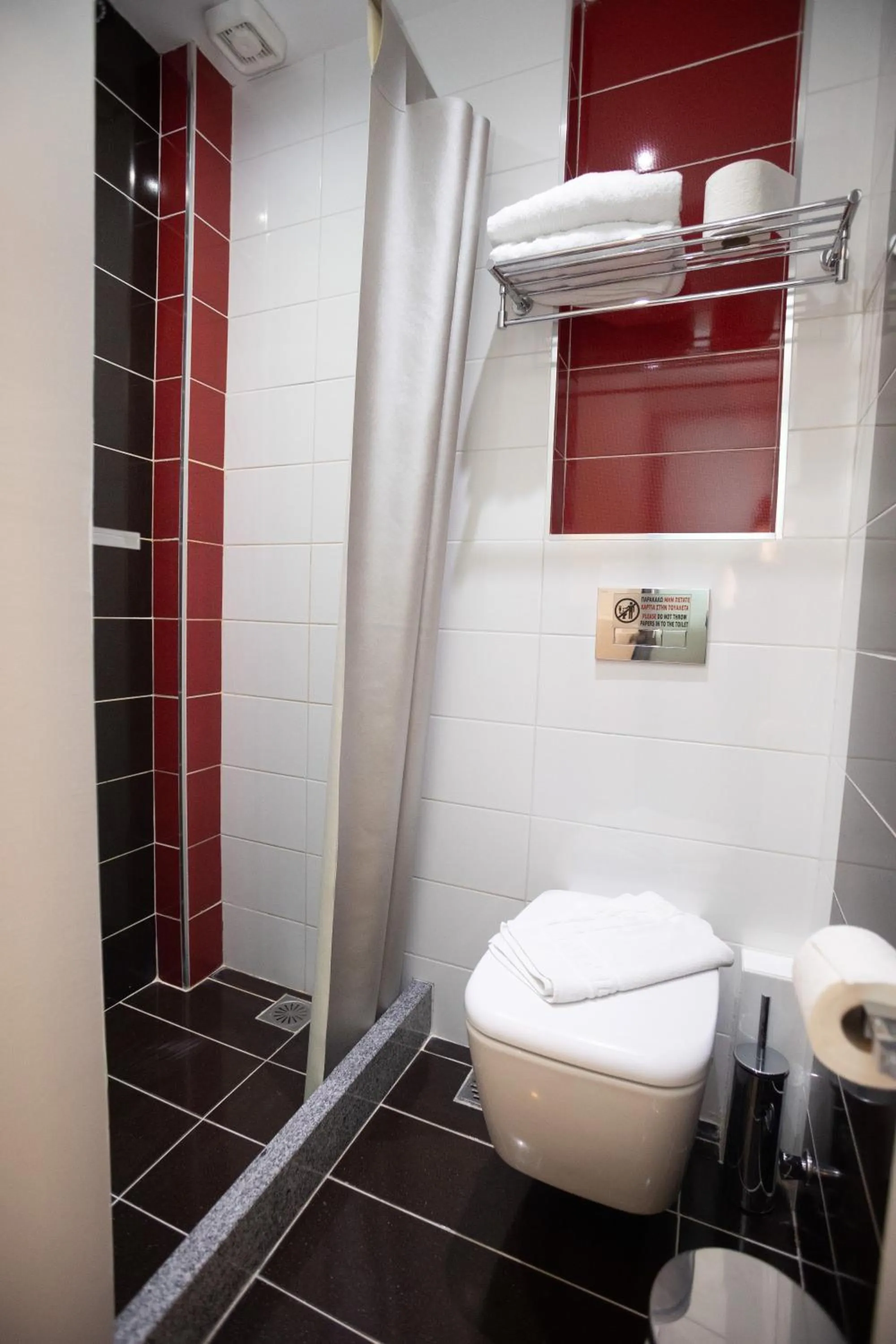 Shower in Amalia Center