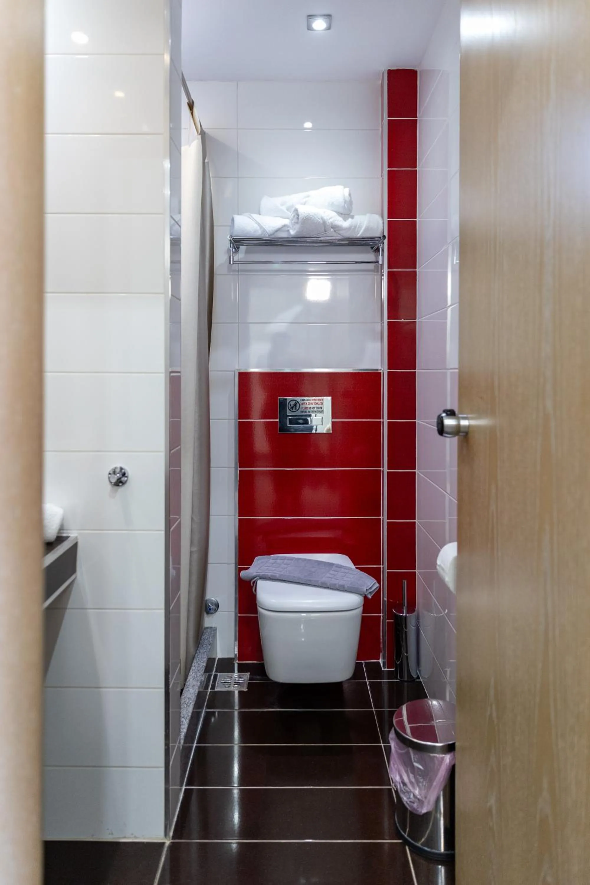 Shower in Amalia Center