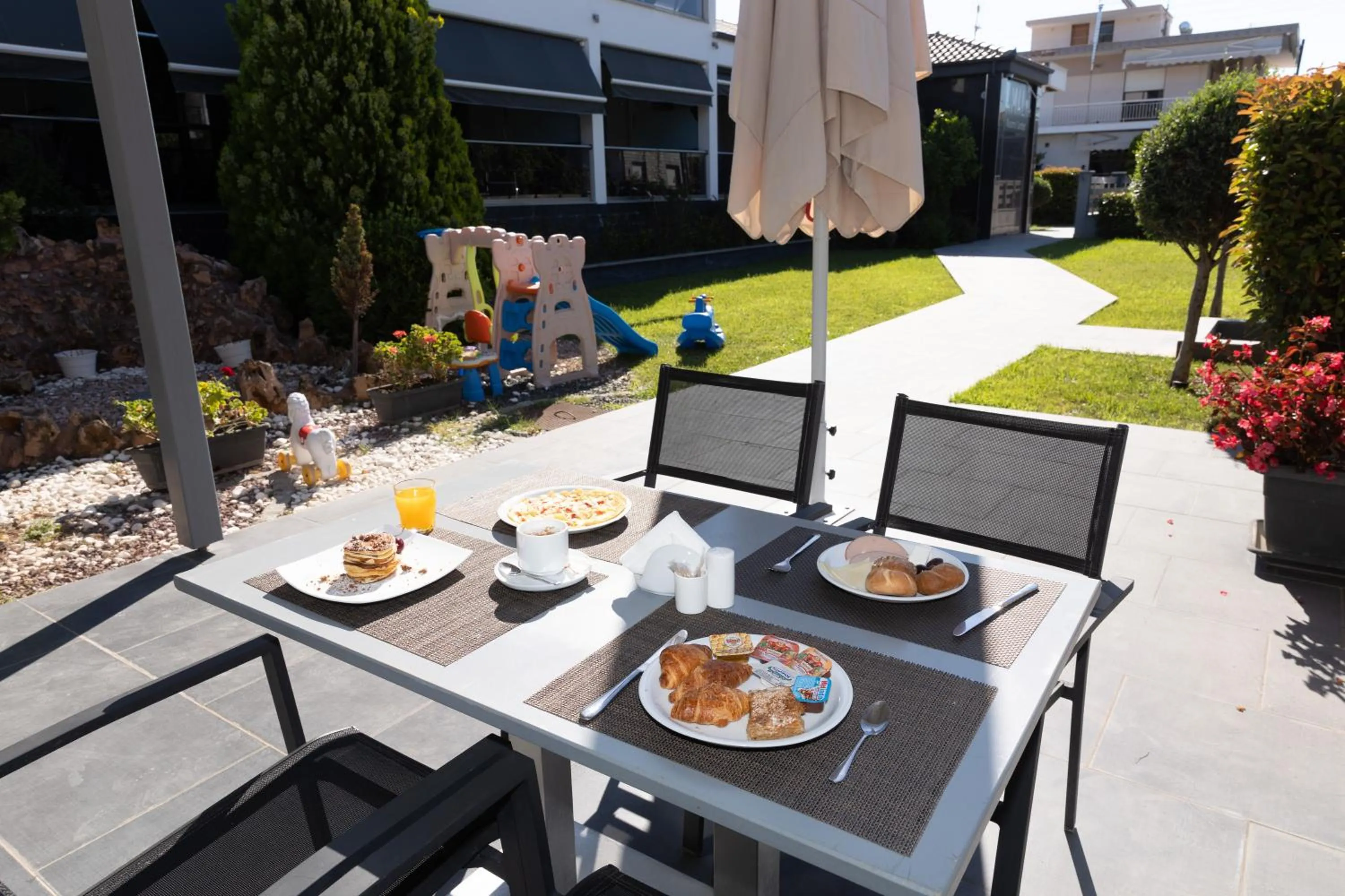 Breakfast in Amalia Center