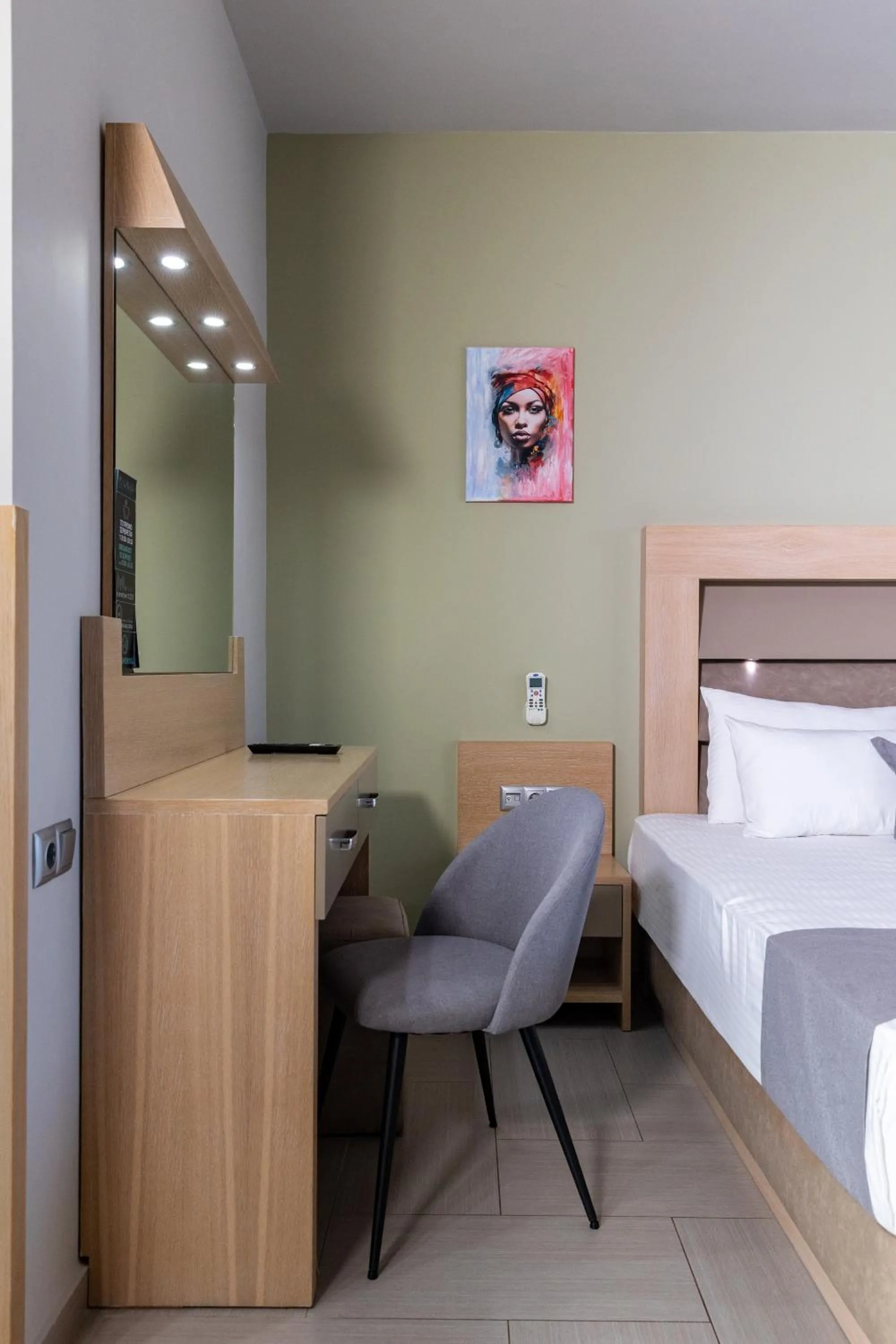 Photo of the whole room, Bed in Amalia Center