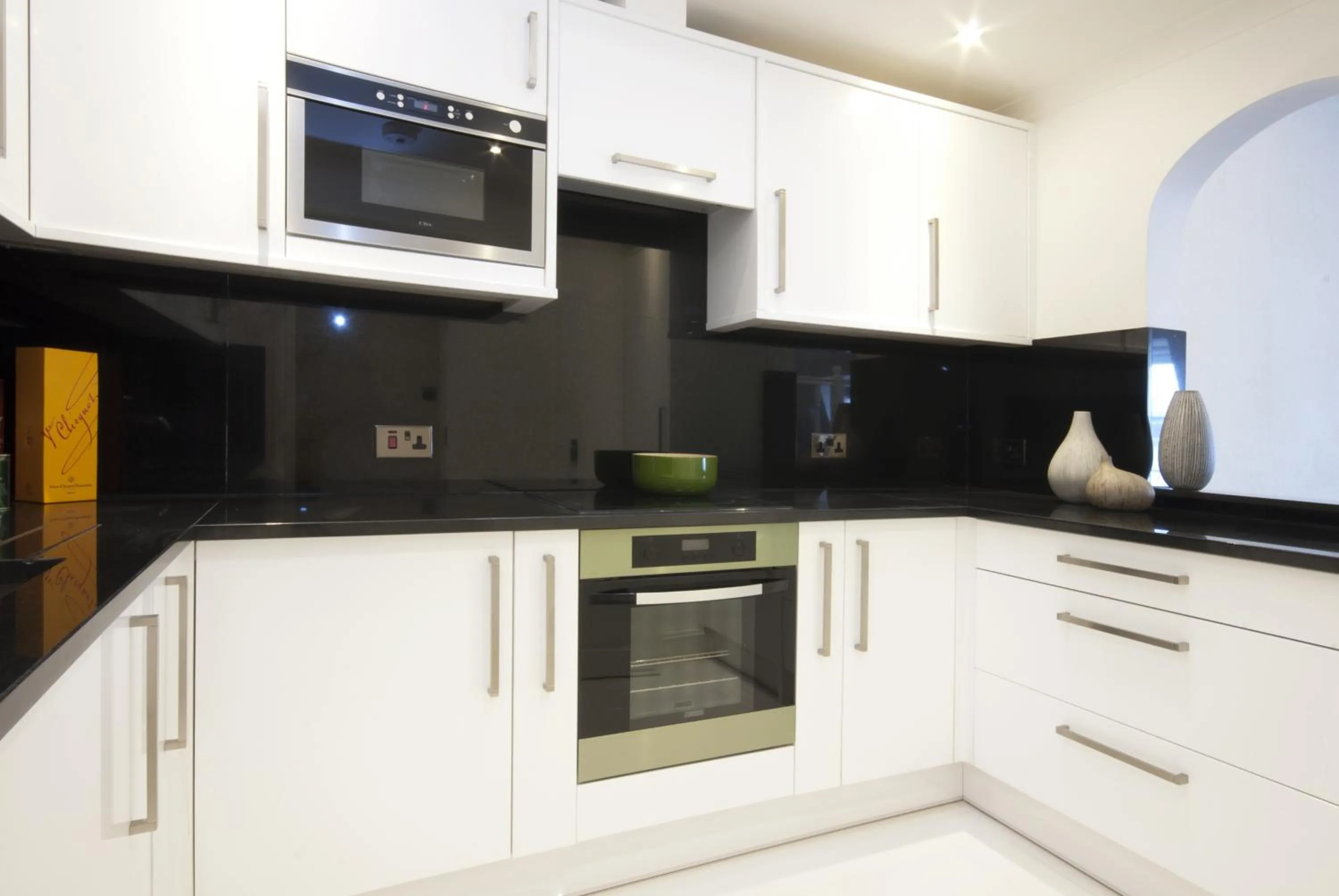 Kitchen or kitchenette in Queensgate Court