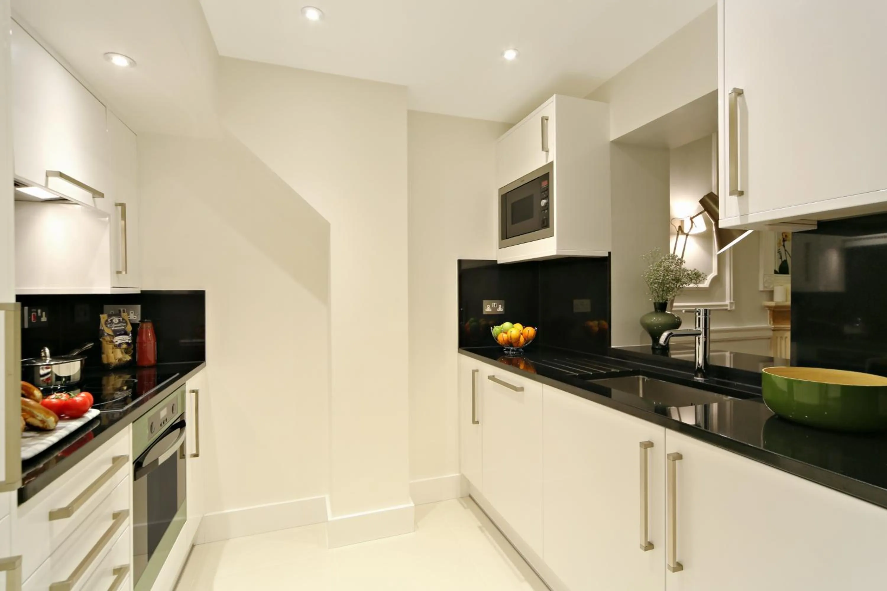 Kitchen or kitchenette in Queensgate Court